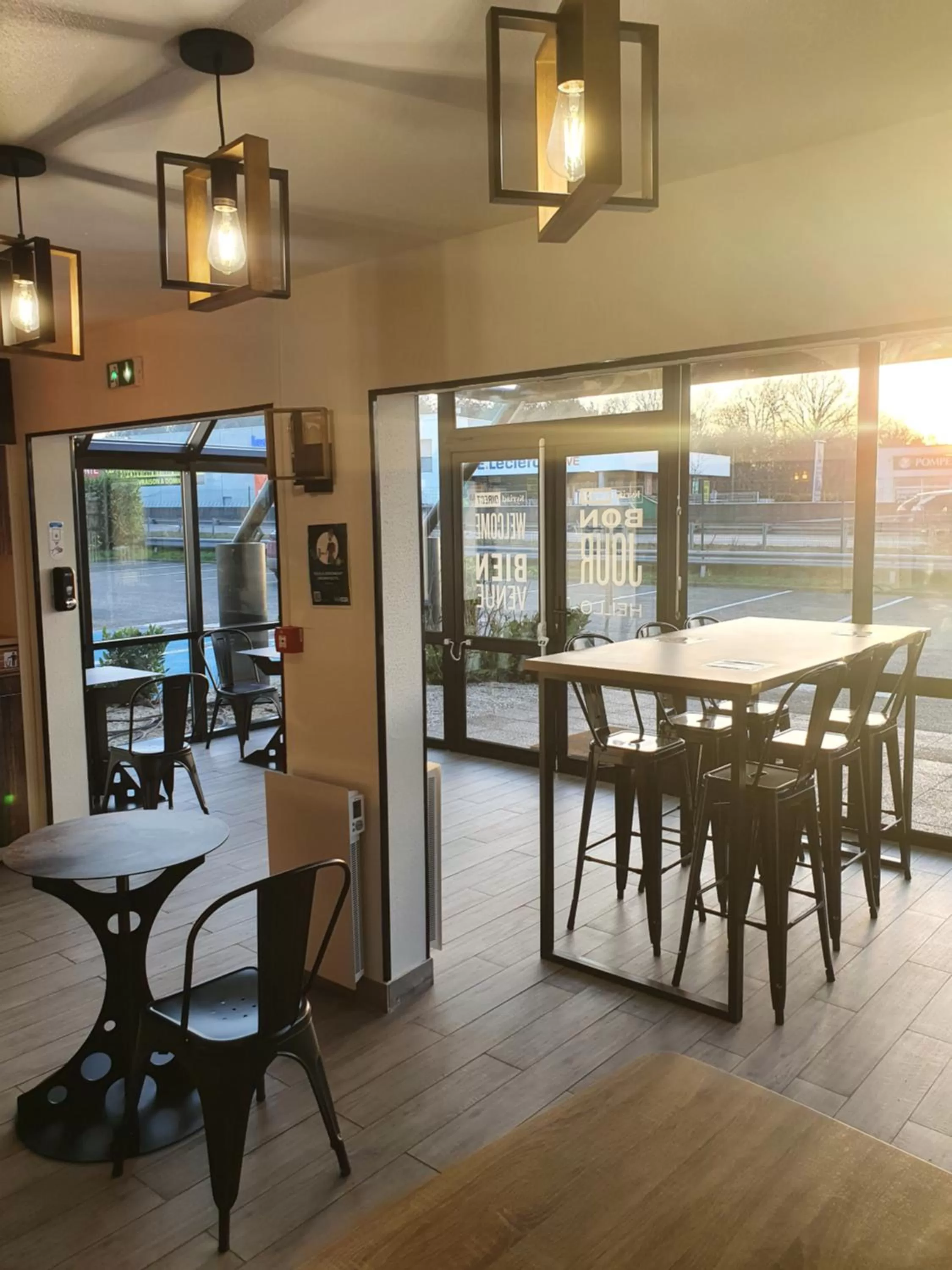 Restaurant/places to eat in Kyriad Direct Martigues