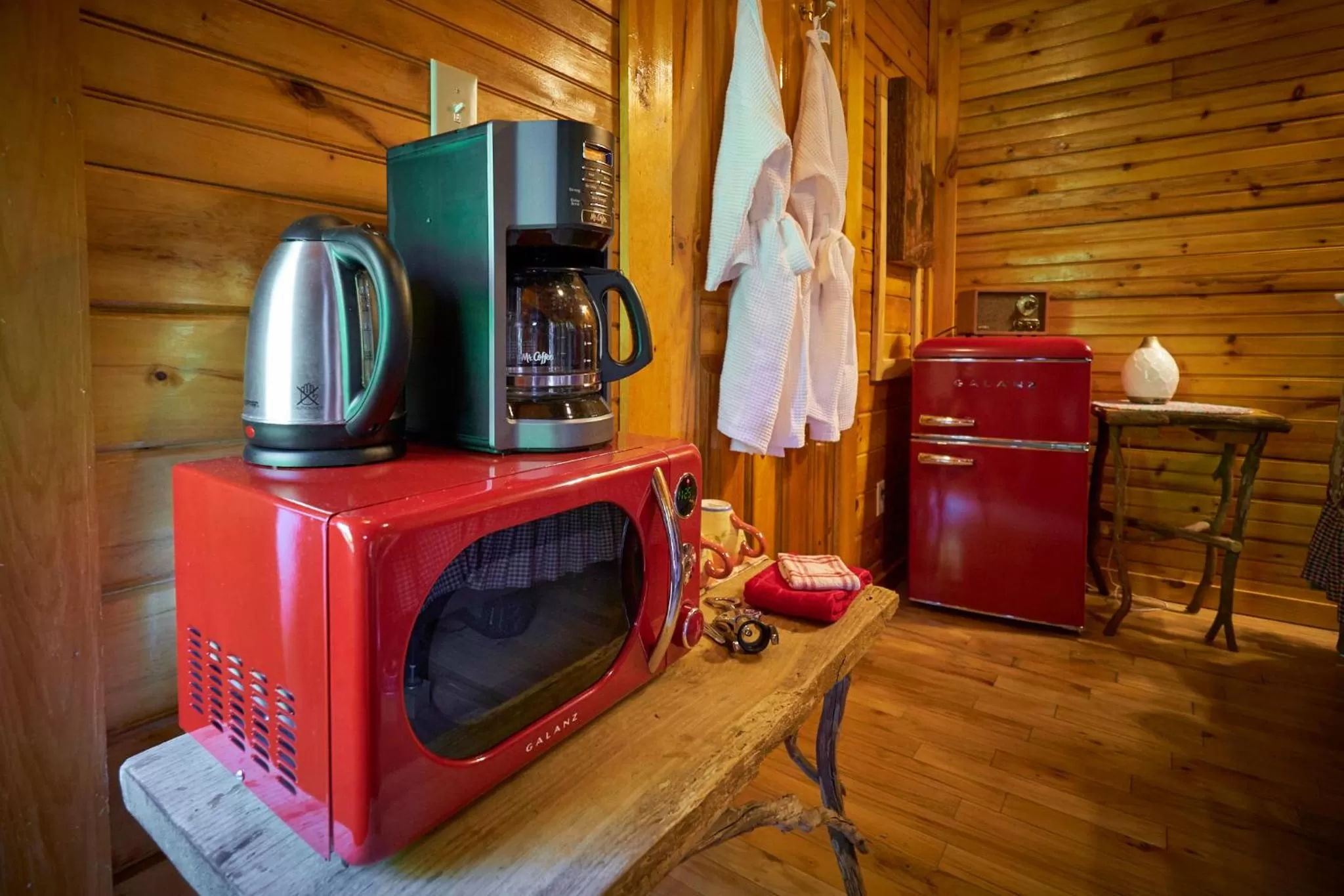 Kitchen/Kitchenette in Creekwalk Inn Bed and Breakfast with Cabins