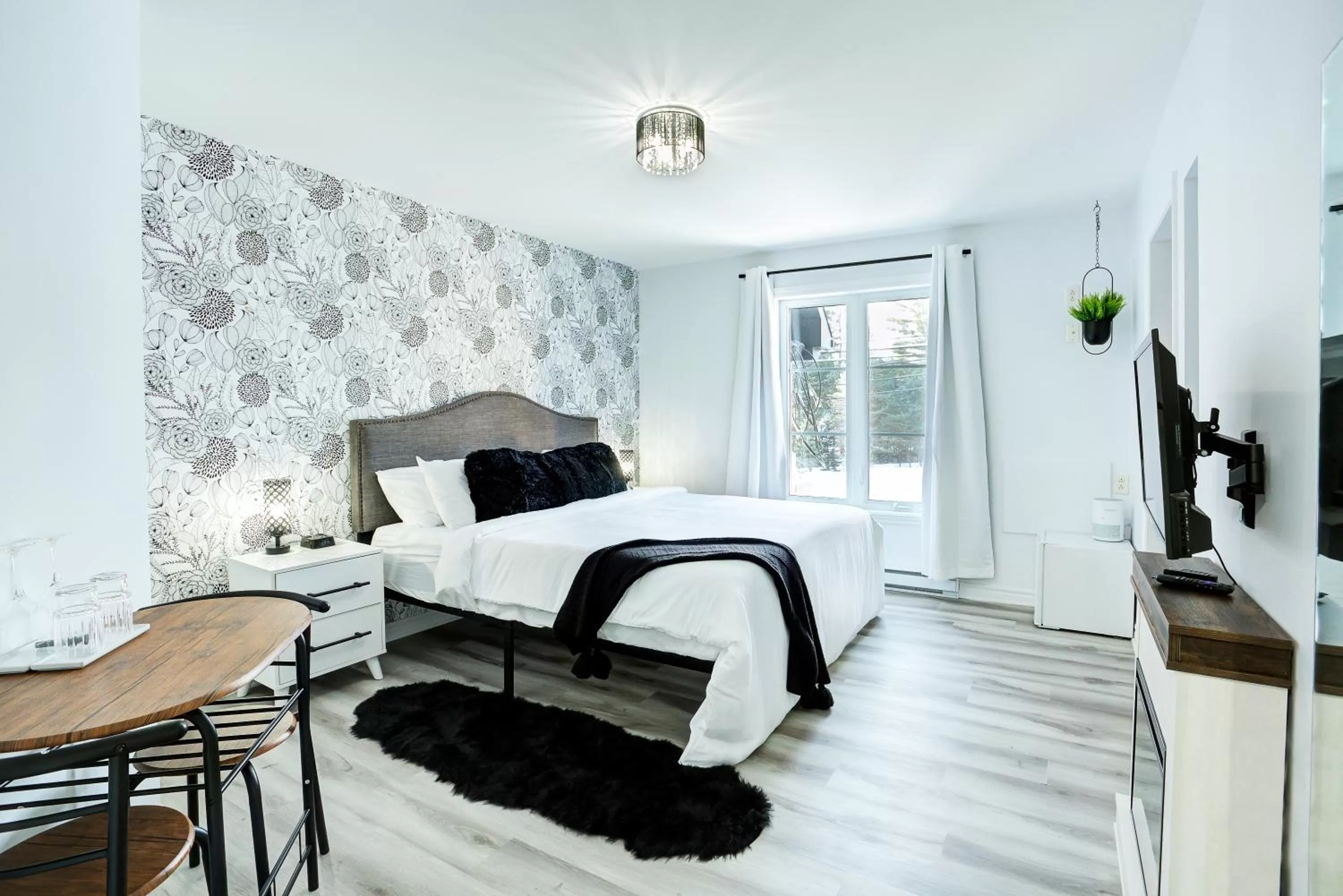 Bedroom, Bed in Le 900 Tremblant Inn Café and Bistro