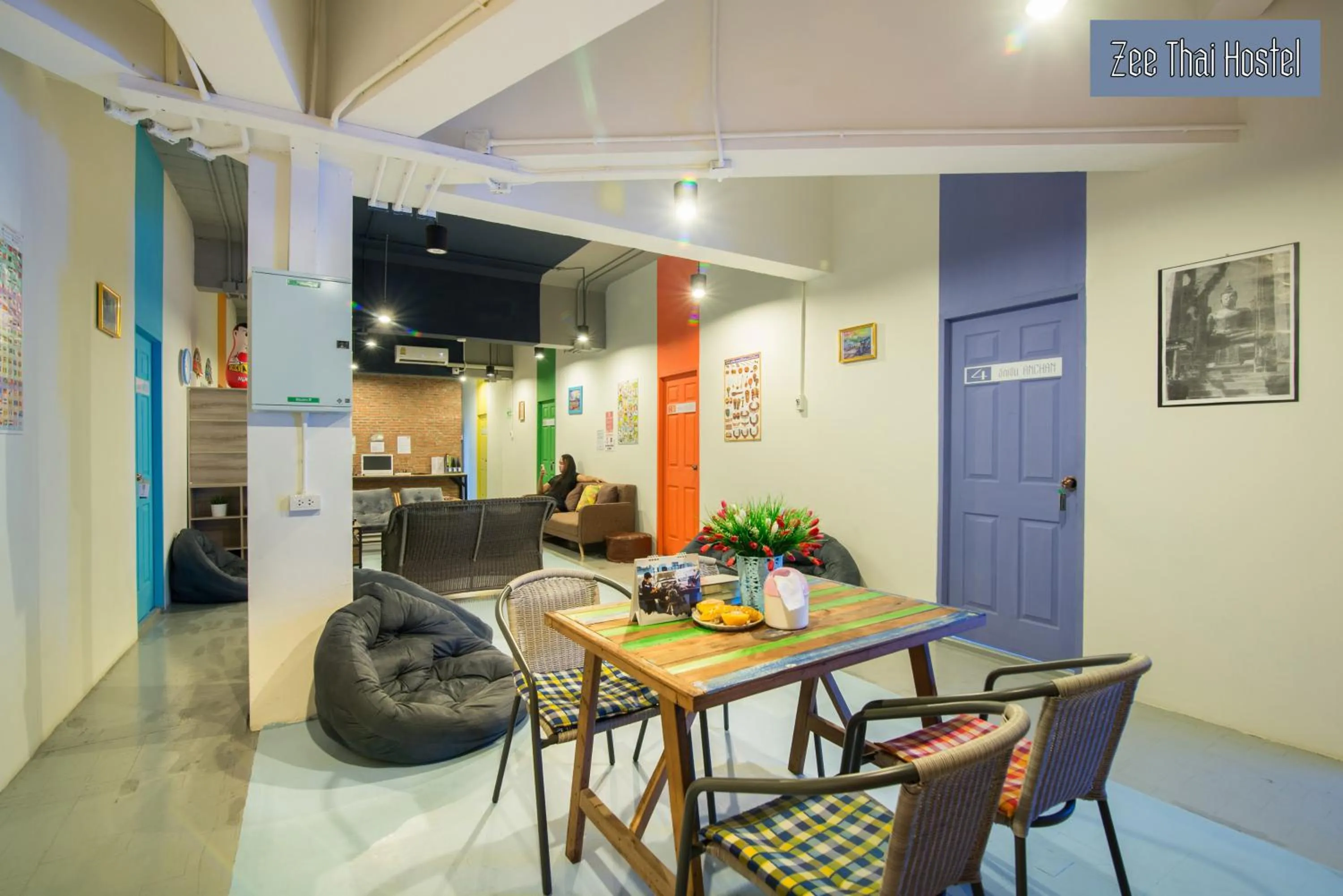 Communal lounge/ TV room in Zee Thai Hostel