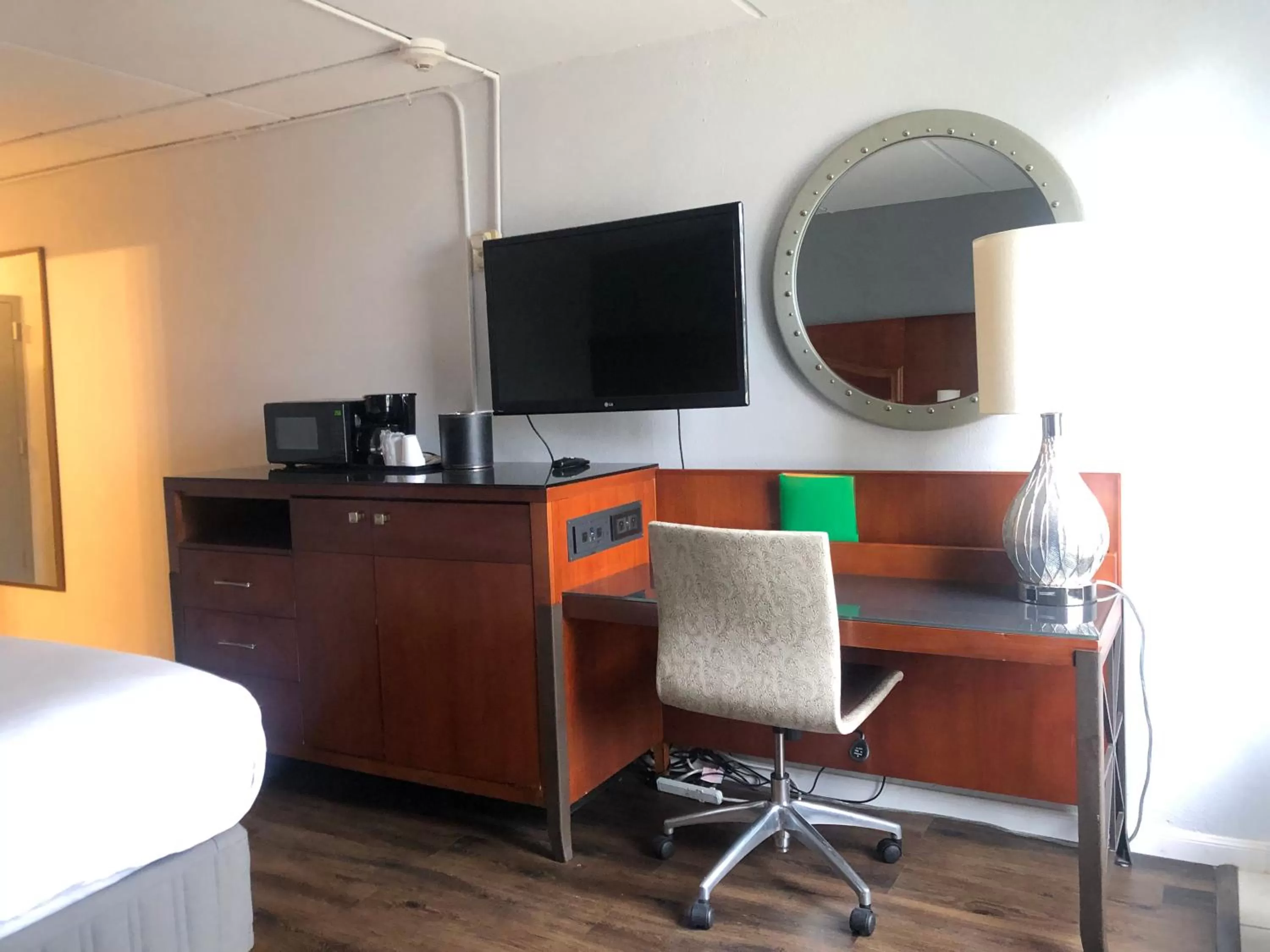 TV and multimedia in The Grand Hotel Spindletop