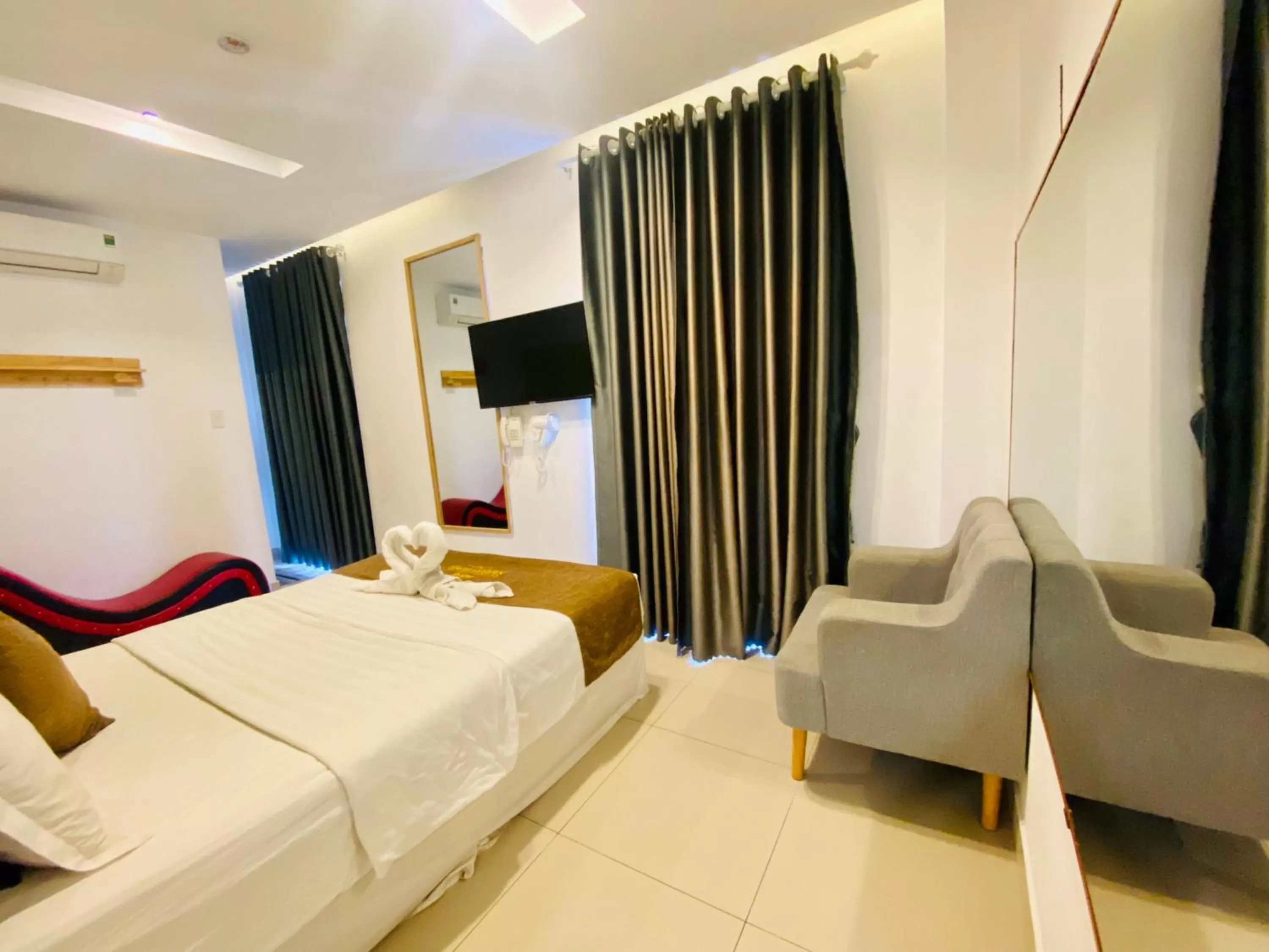 Photo of the whole room in SaiGon Rose Hotel