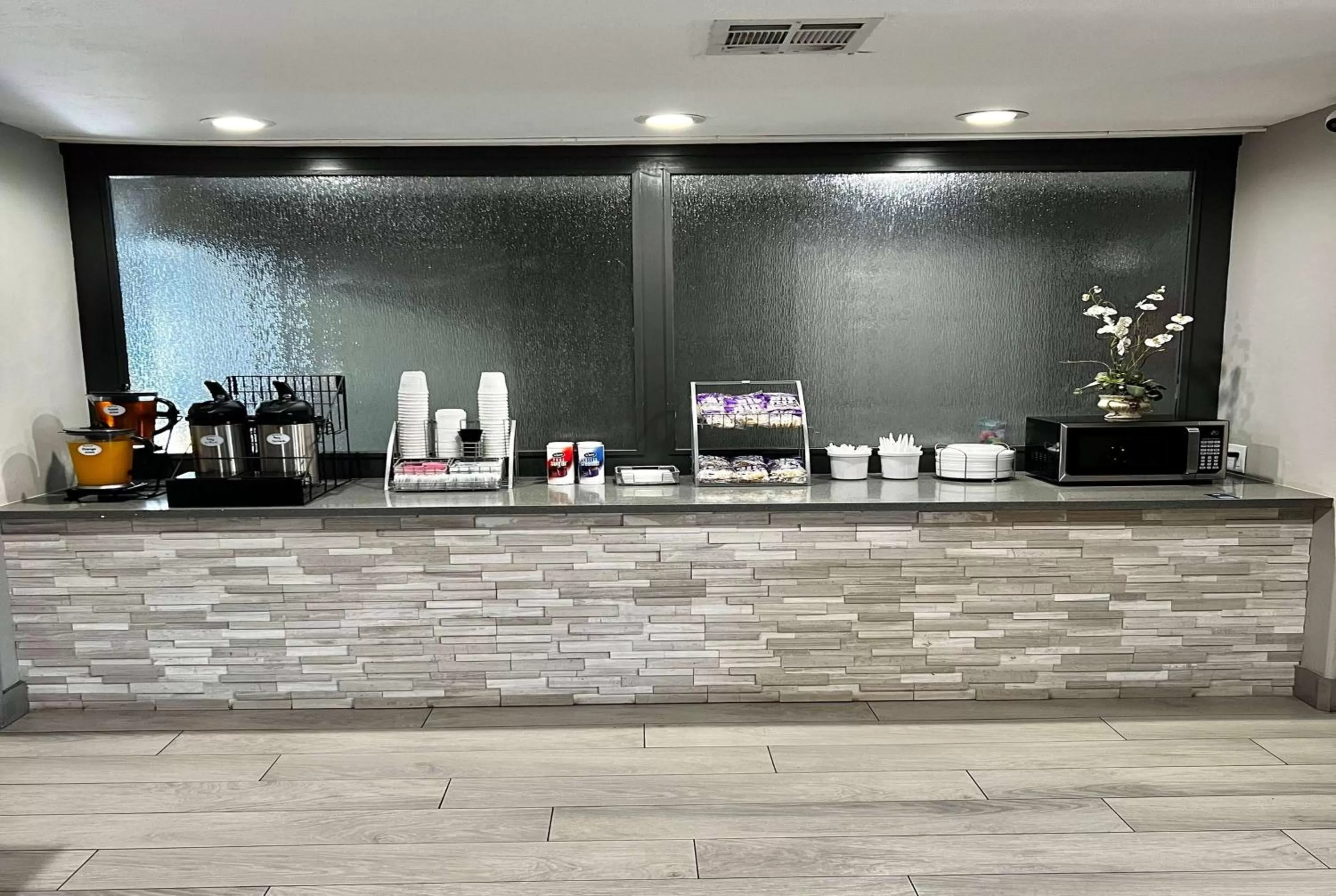 Breakfast in Super 8 by Wyndham Sealy