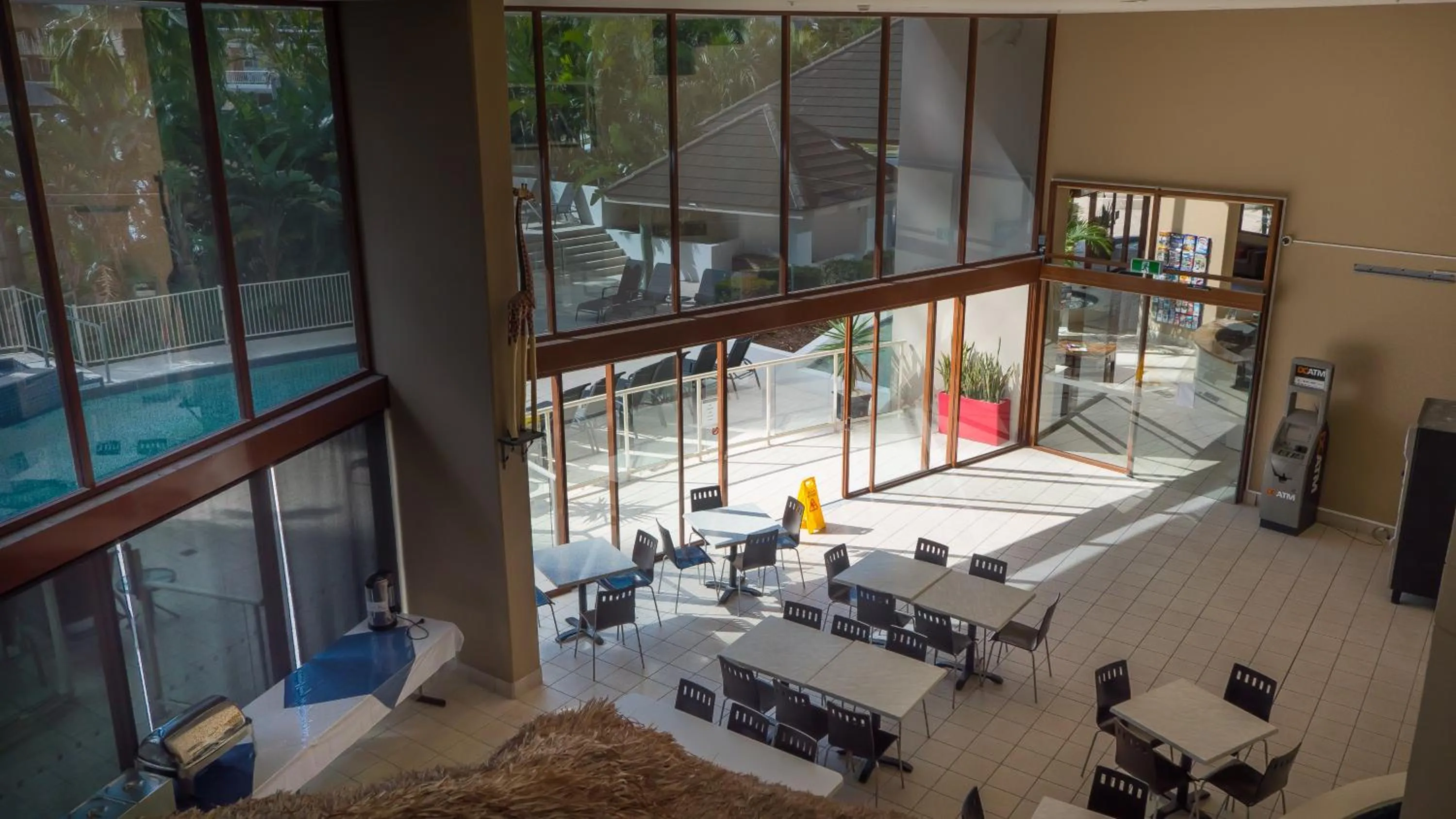 Restaurant/places to eat in Broadbeach Savannah Resort