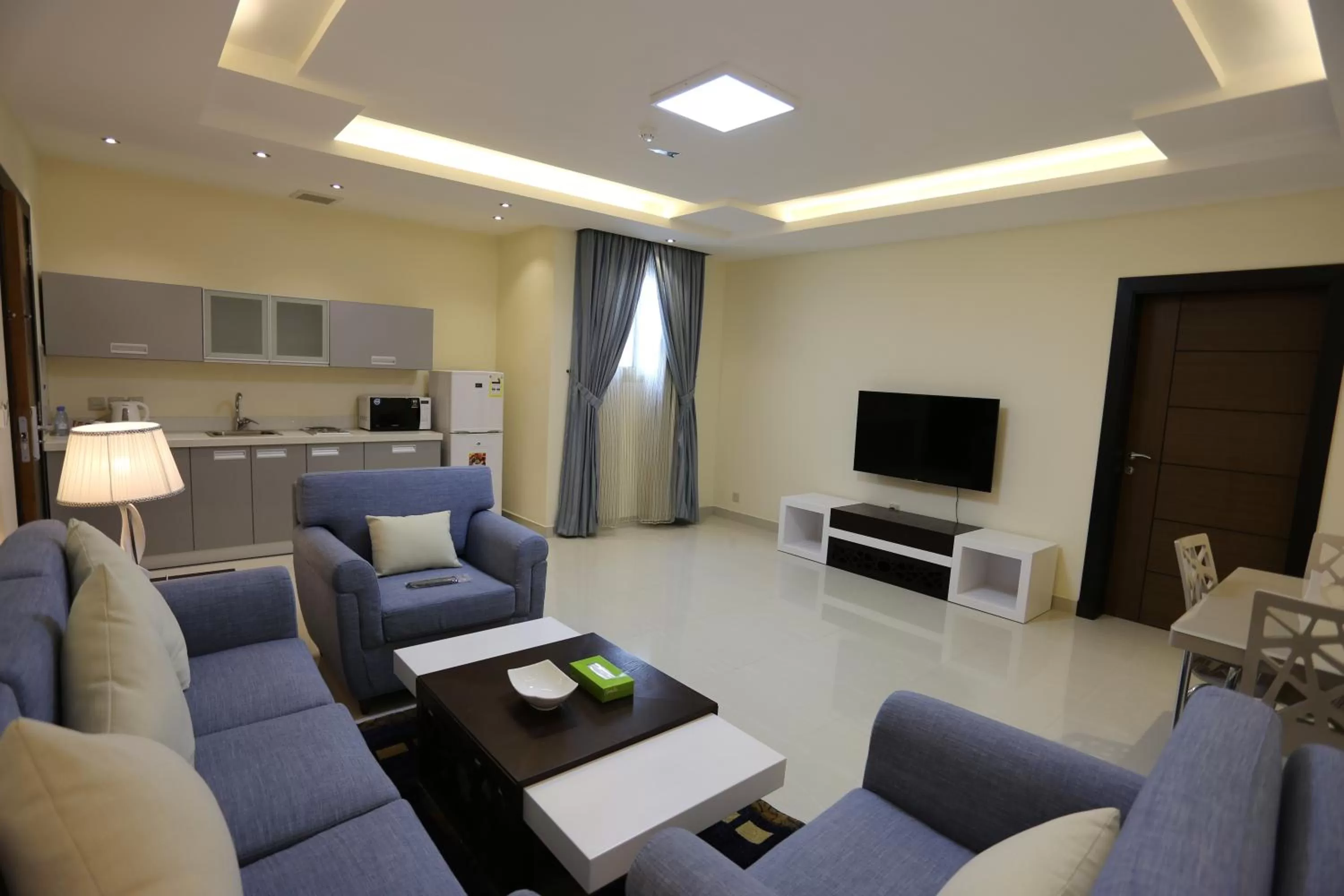 Coffee/tea facilities, Seating Area in Arjaan Altakhassusi Hotel Suites