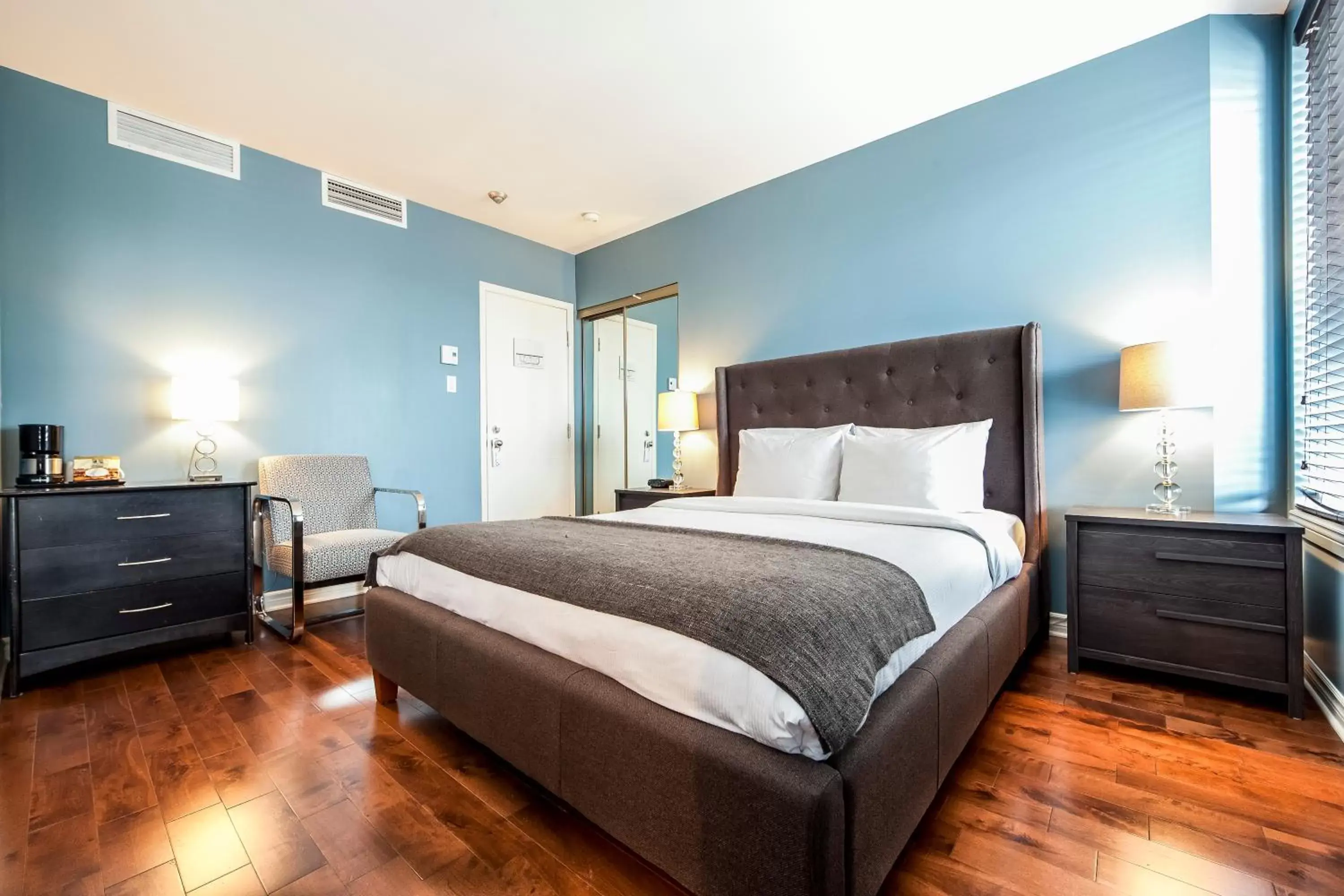 Standard Queen Room - single occupancy in Auberge de La Fontaine Standard Queen Room - single occupancy in Auberge de La Fontaine