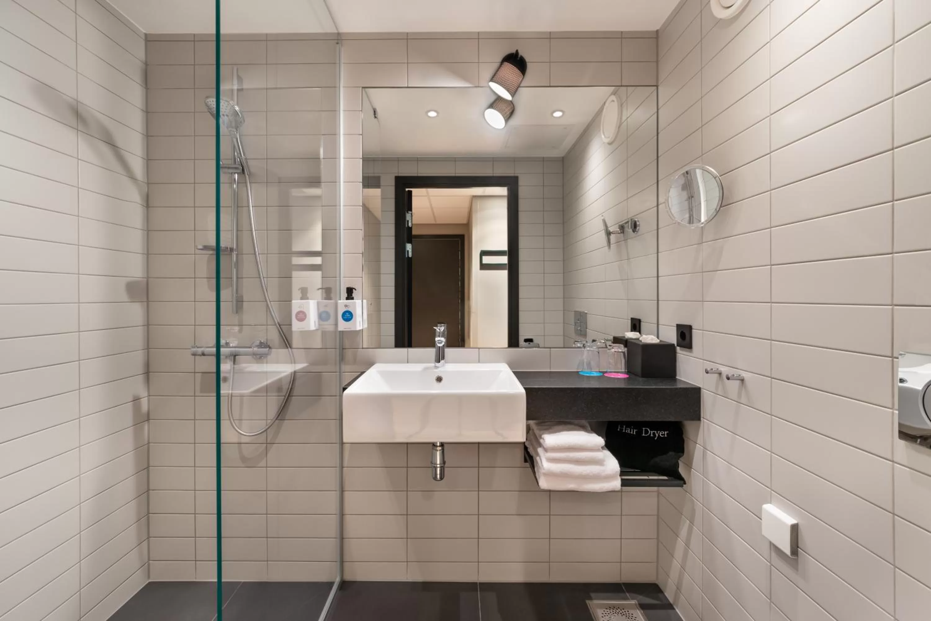 Bathroom in Quality Hotel River Station