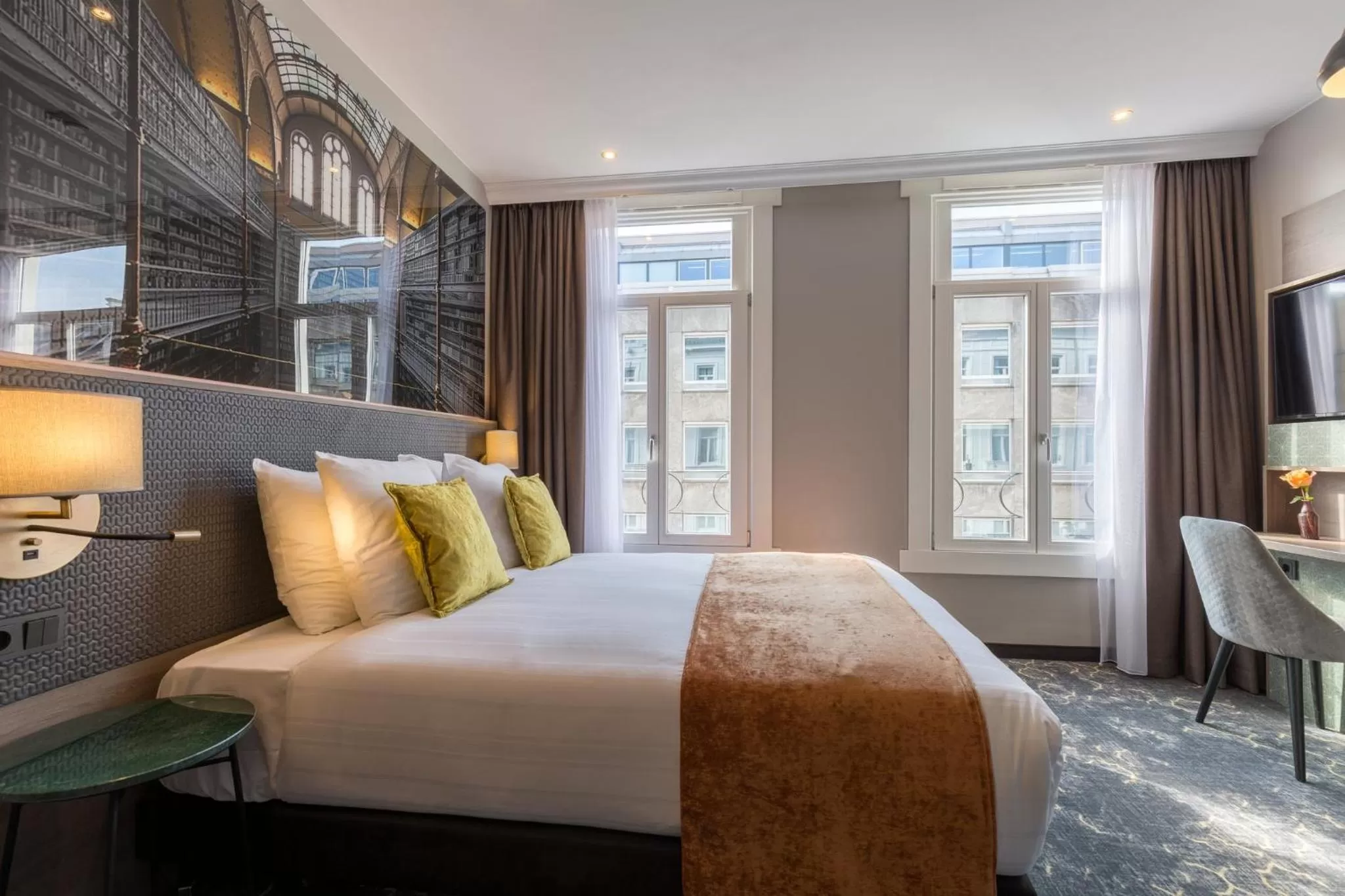 Photo of the whole room, Bed in Leonardo Boutique Museumhotel