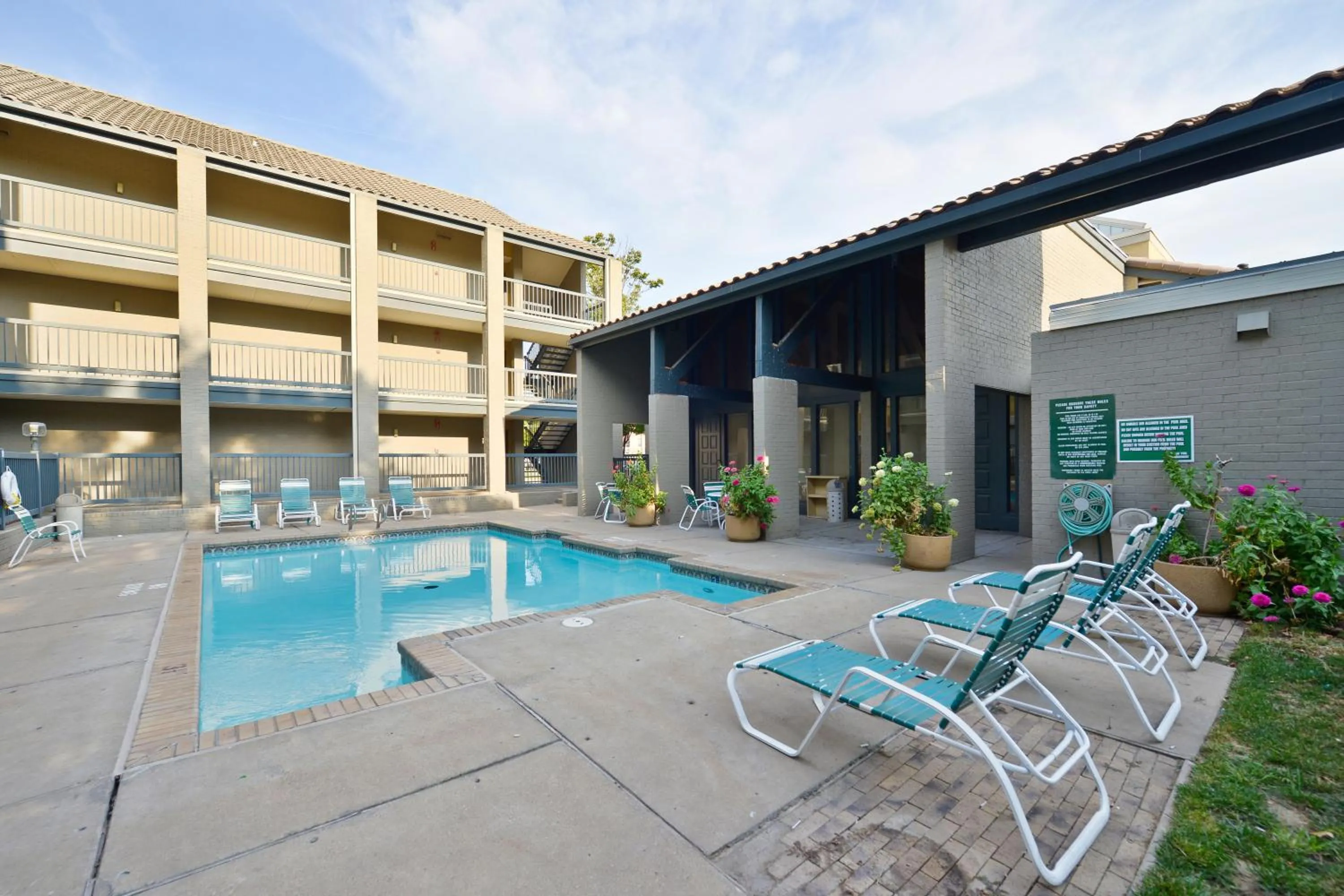 Swimming pool in Americas Best Value Inn & Suites Extended Stay - Tulsa