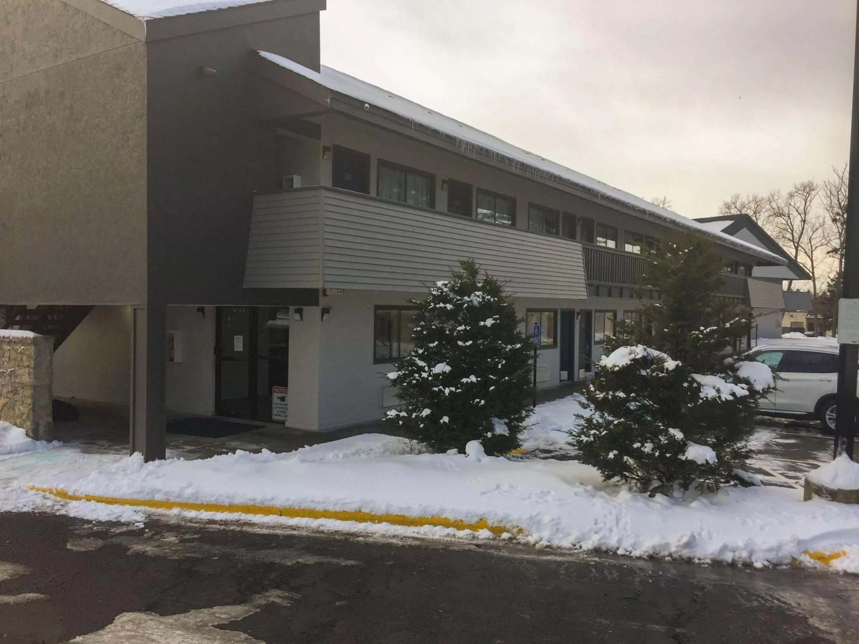Property building in Motel 6-Burnsville, MN