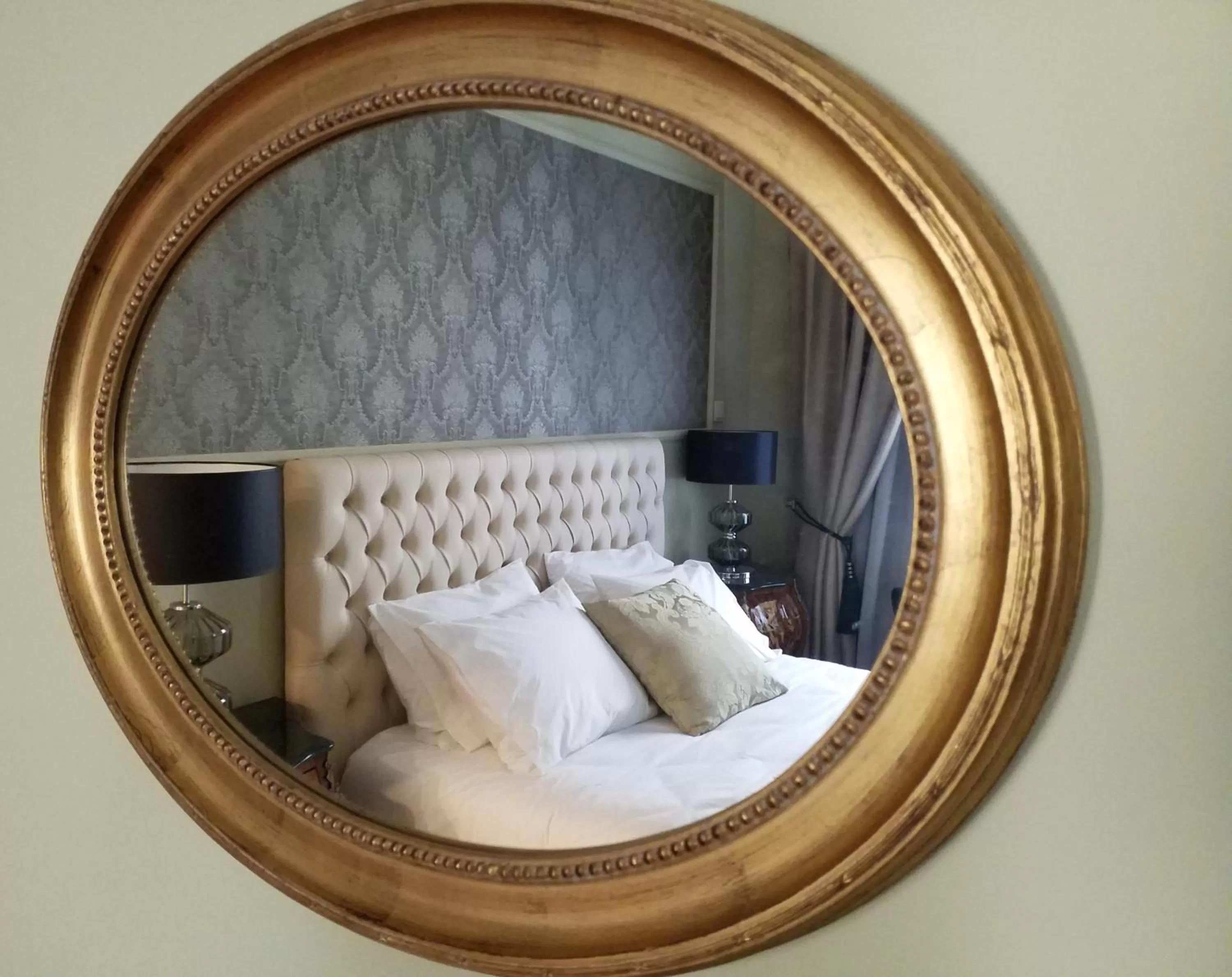 Bed in Private Villa Porto