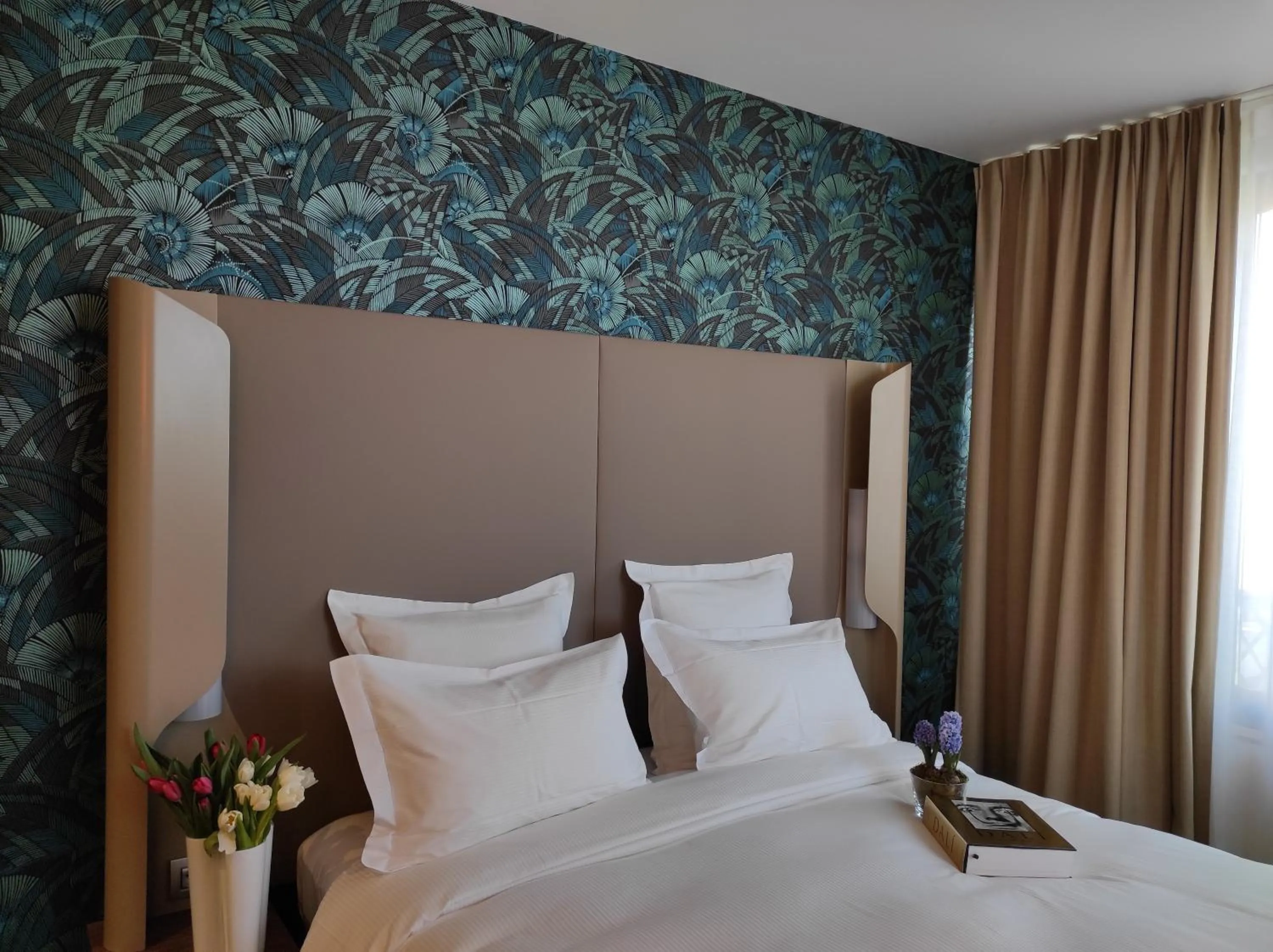 Bedroom, Bed in Dali Hôtel Perpignan - Restaurant