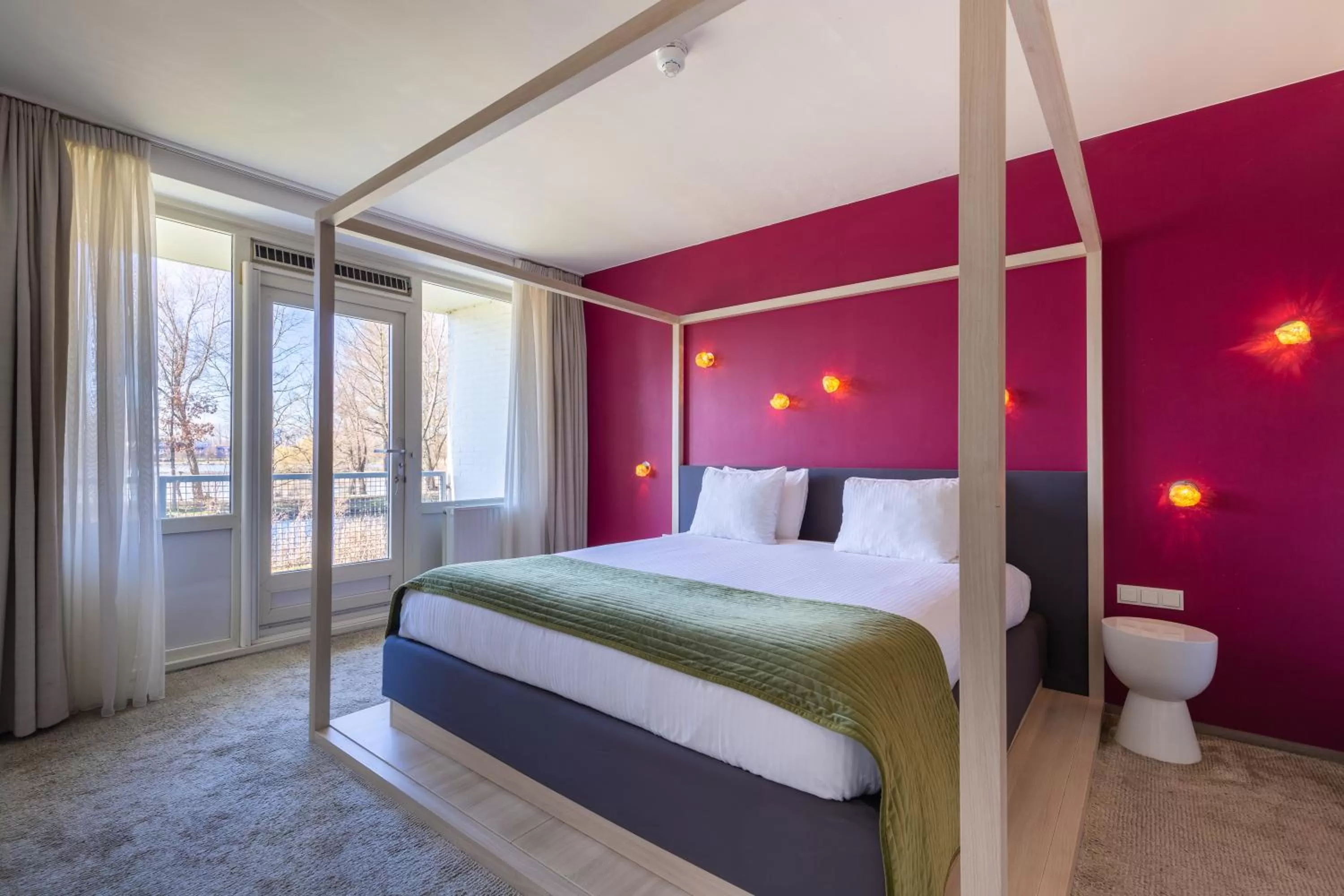 Bedroom, Bed in Amrâth Airport Hotel Rotterdam