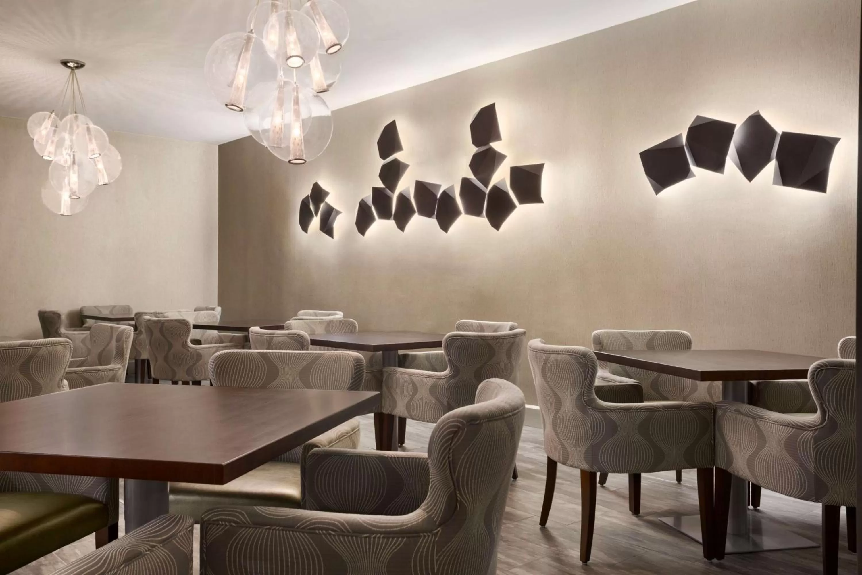 Restaurant/places to eat in Embassy Suites by Hilton McAllen Convention Center