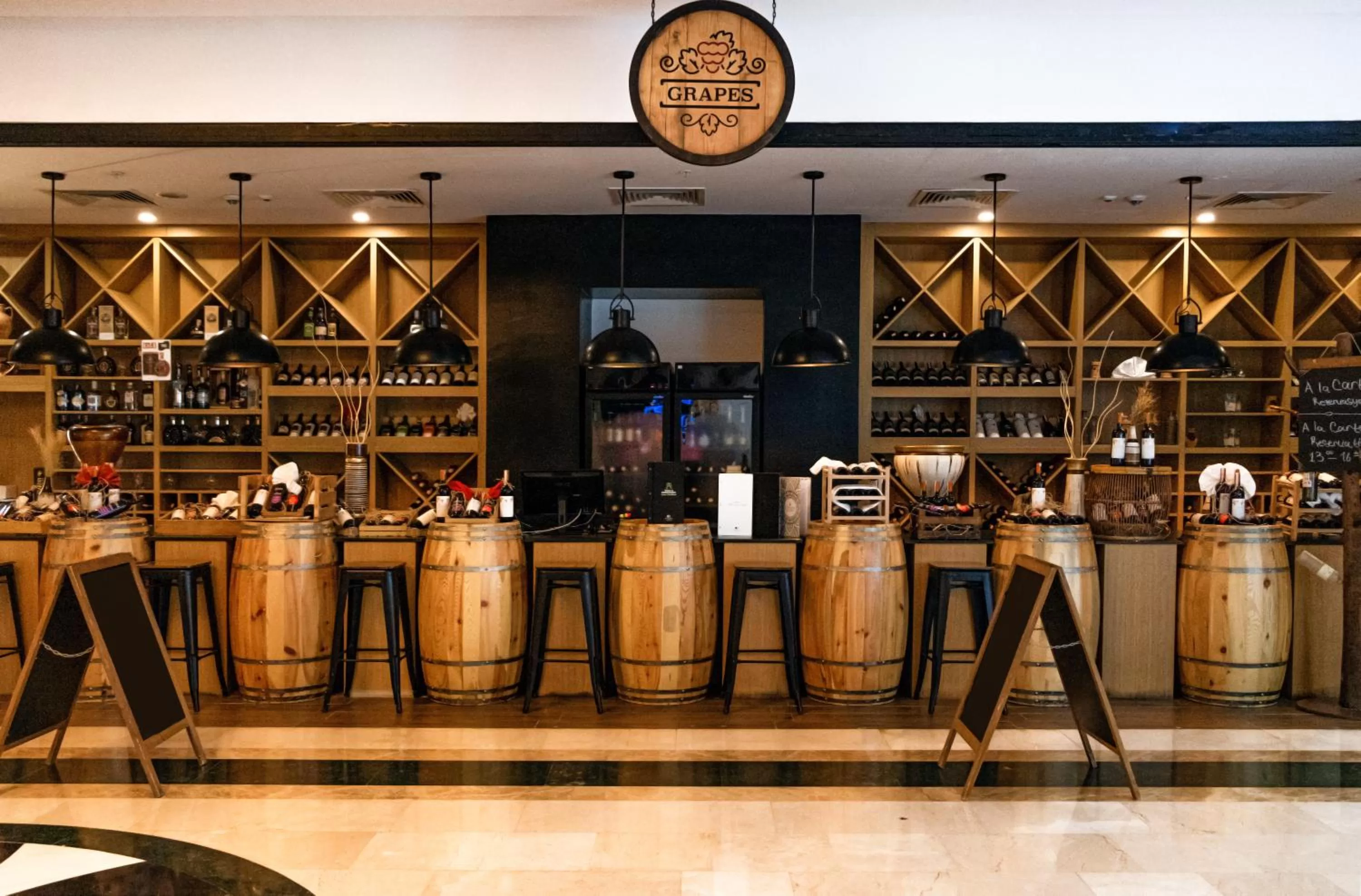 Lounge or bar in DoubleTree by Hilton Antalya-Kemer All-Inclusive Resort