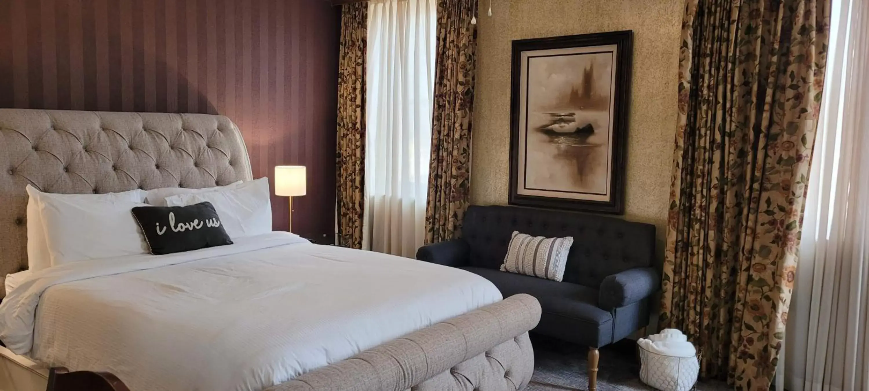 Deluxe Queen Studio in Hotel Phillips Deluxe Queen Studio in Hotel Phillips