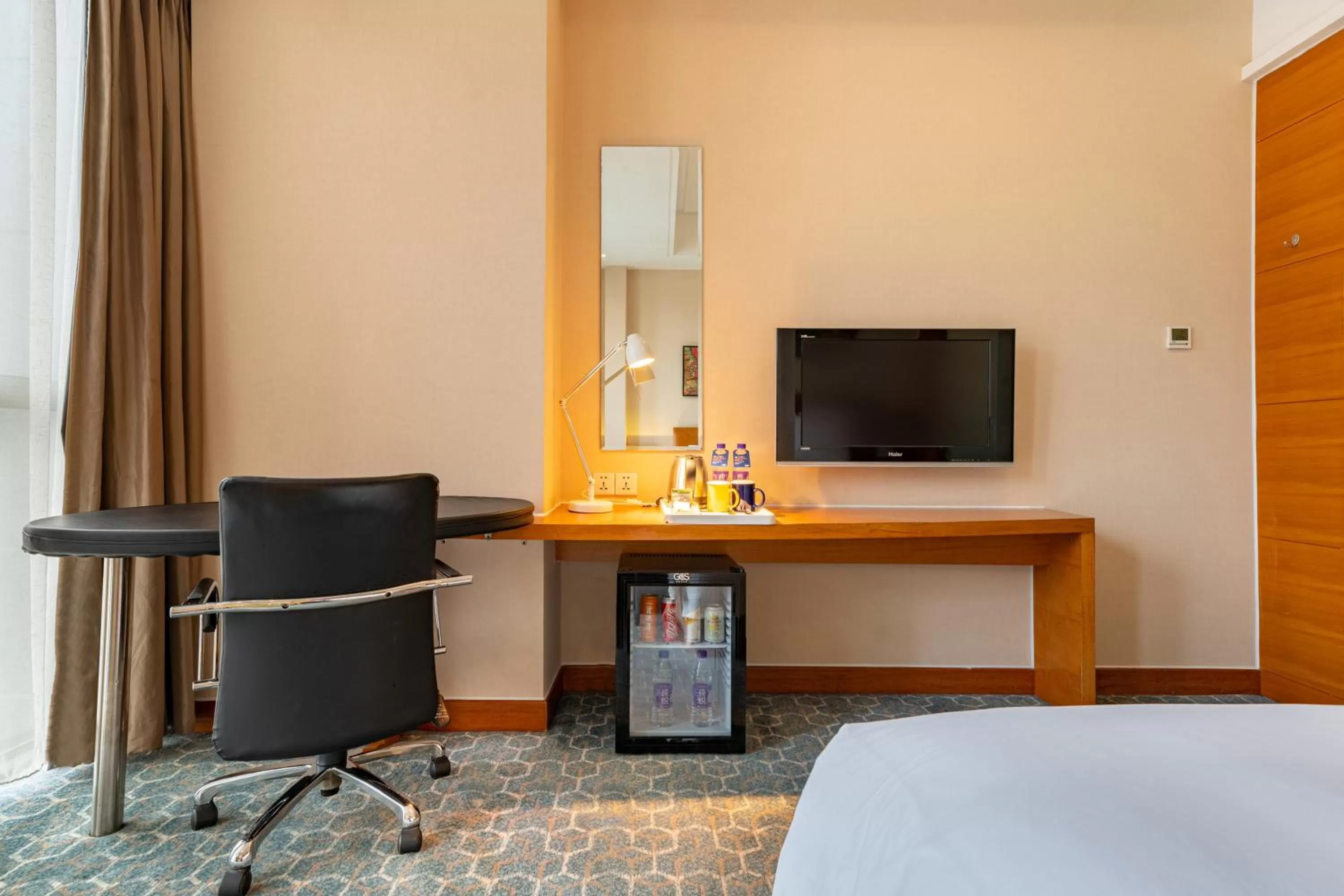 Photo of the whole room, Bed in Holiday Inn Express Beijing Wangjing Center by IHG