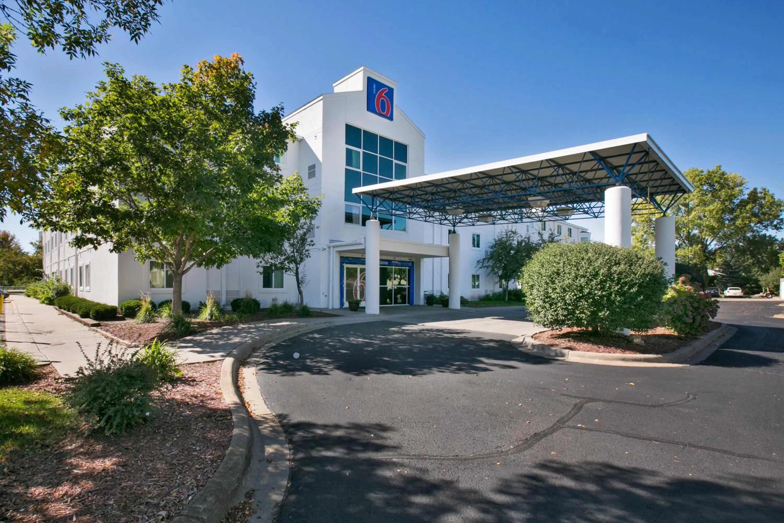 Facade/entrance in Motel 6-Brooklyn Center, MN - Minneapolis