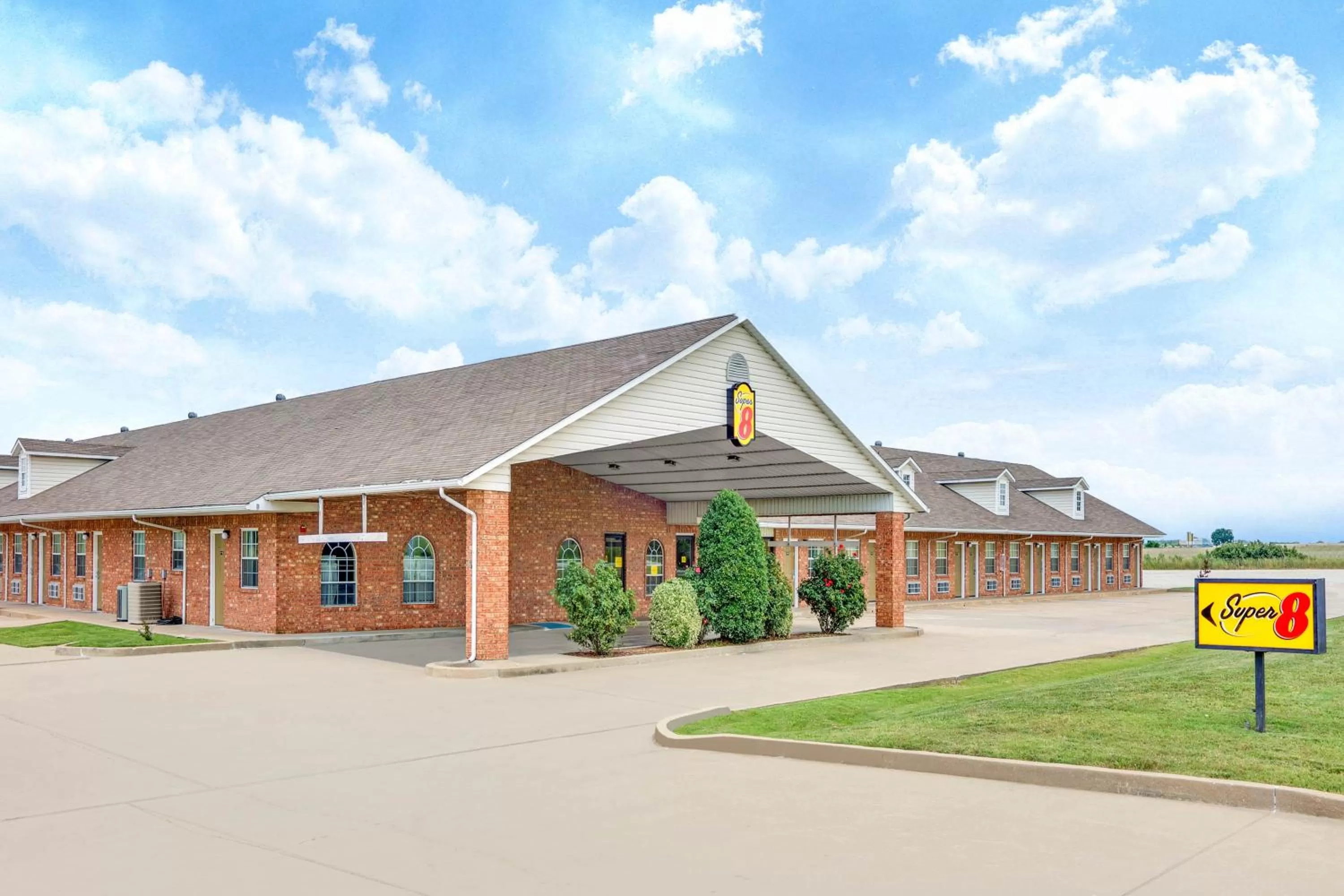 Property building in Super 8 by Wyndham Big Cabin/Vinita Area