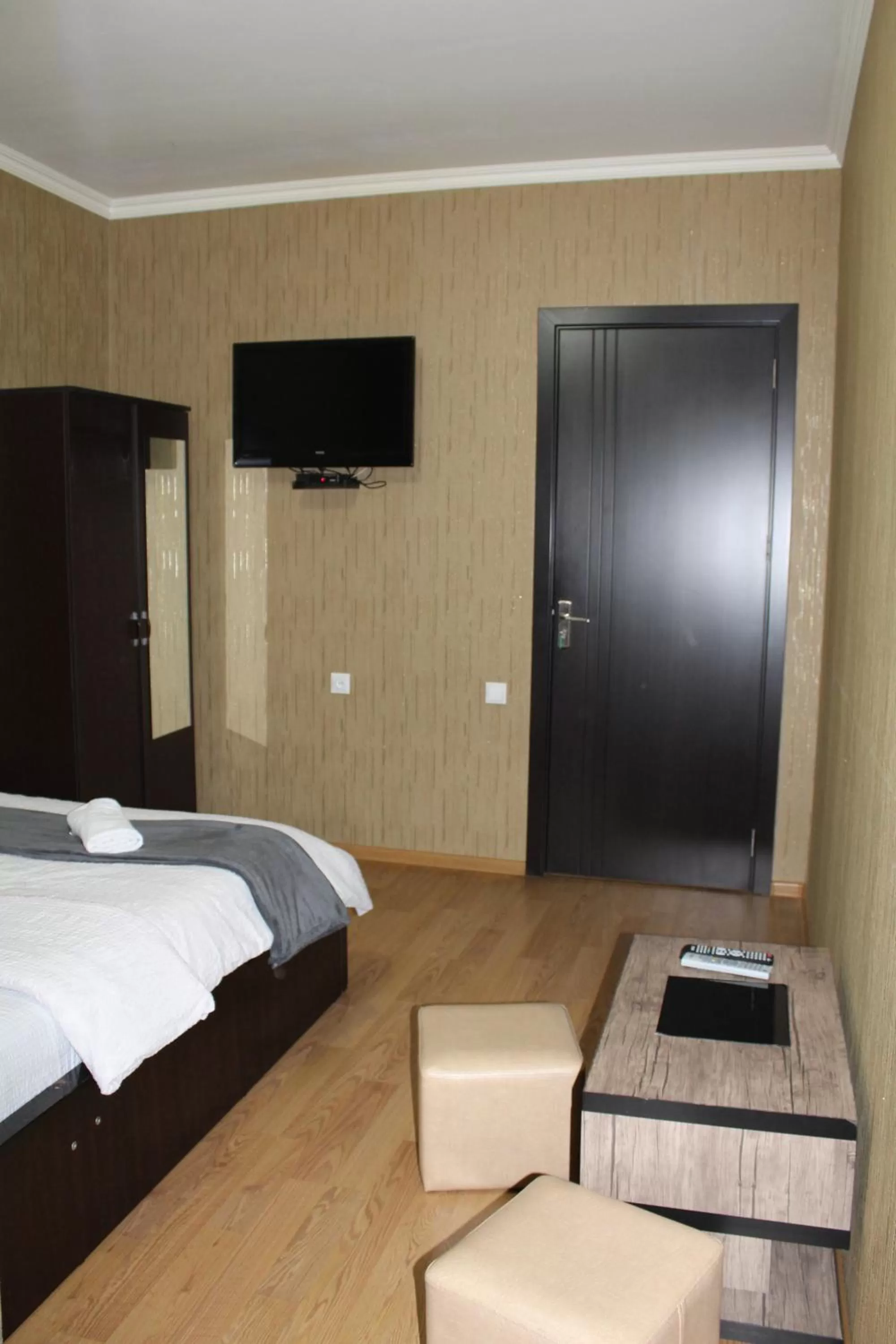 Photo of the whole room, TV/Entertainment Center in Hotel Elegant