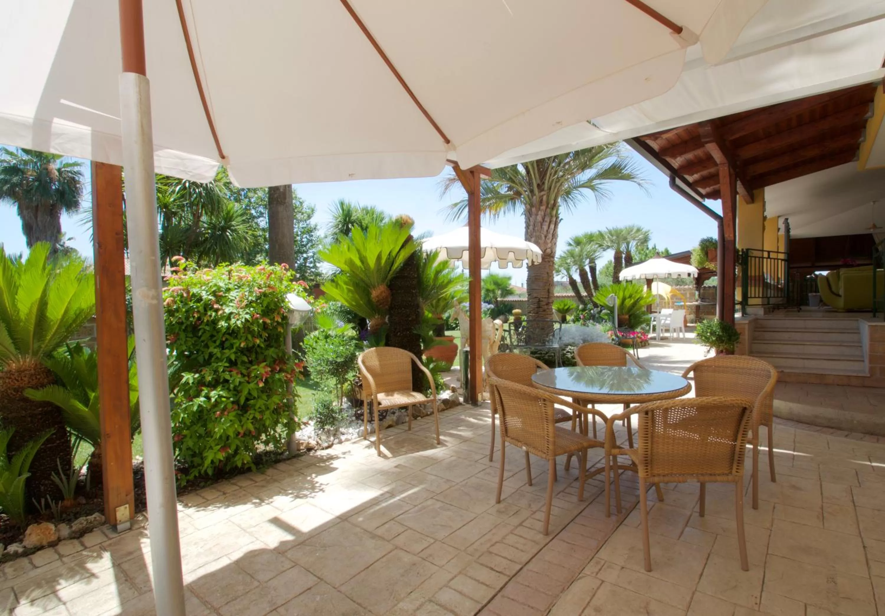 Garden view in La Magnolia B&B