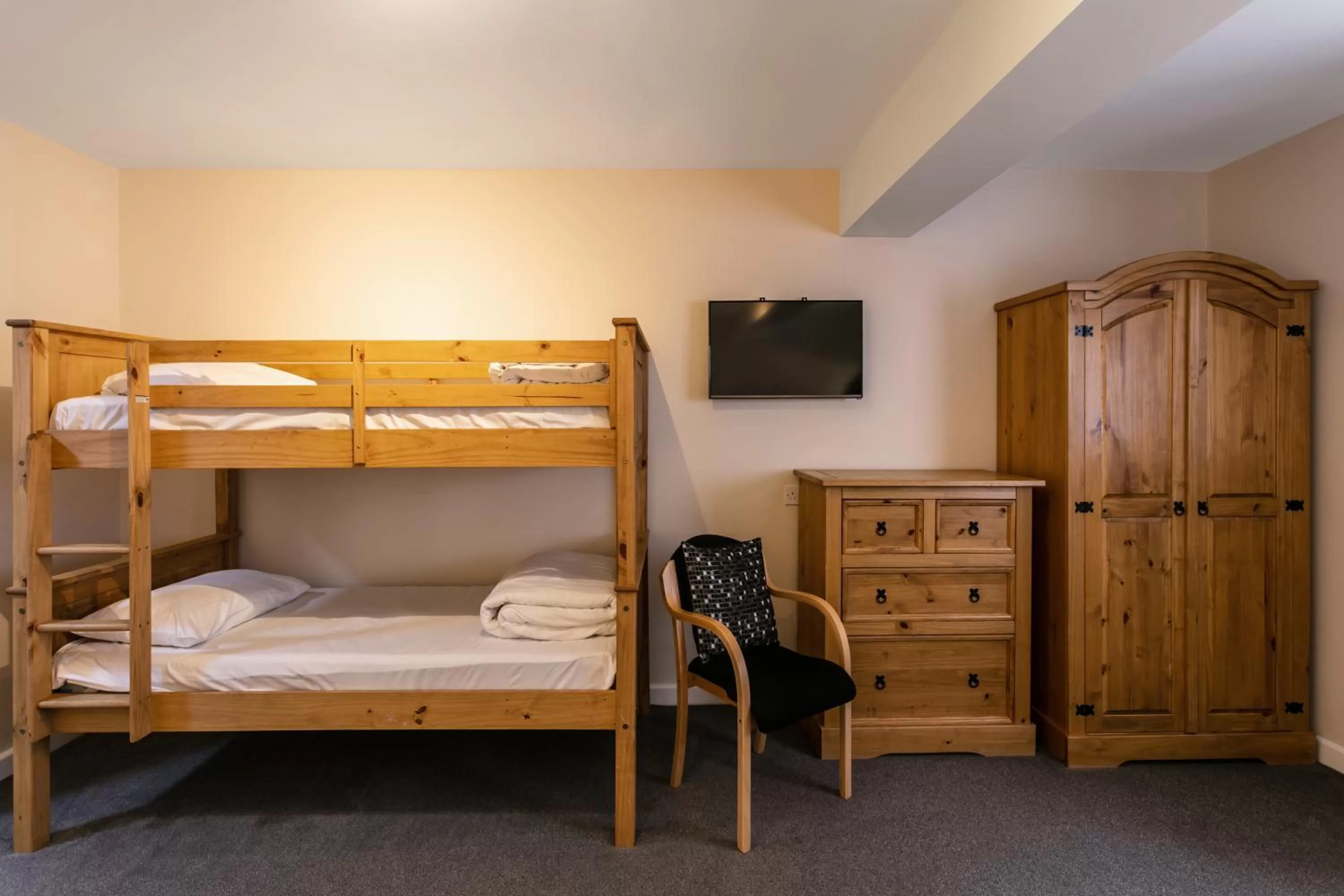 Bedroom, Bed in Roydon Marina Village Hotel