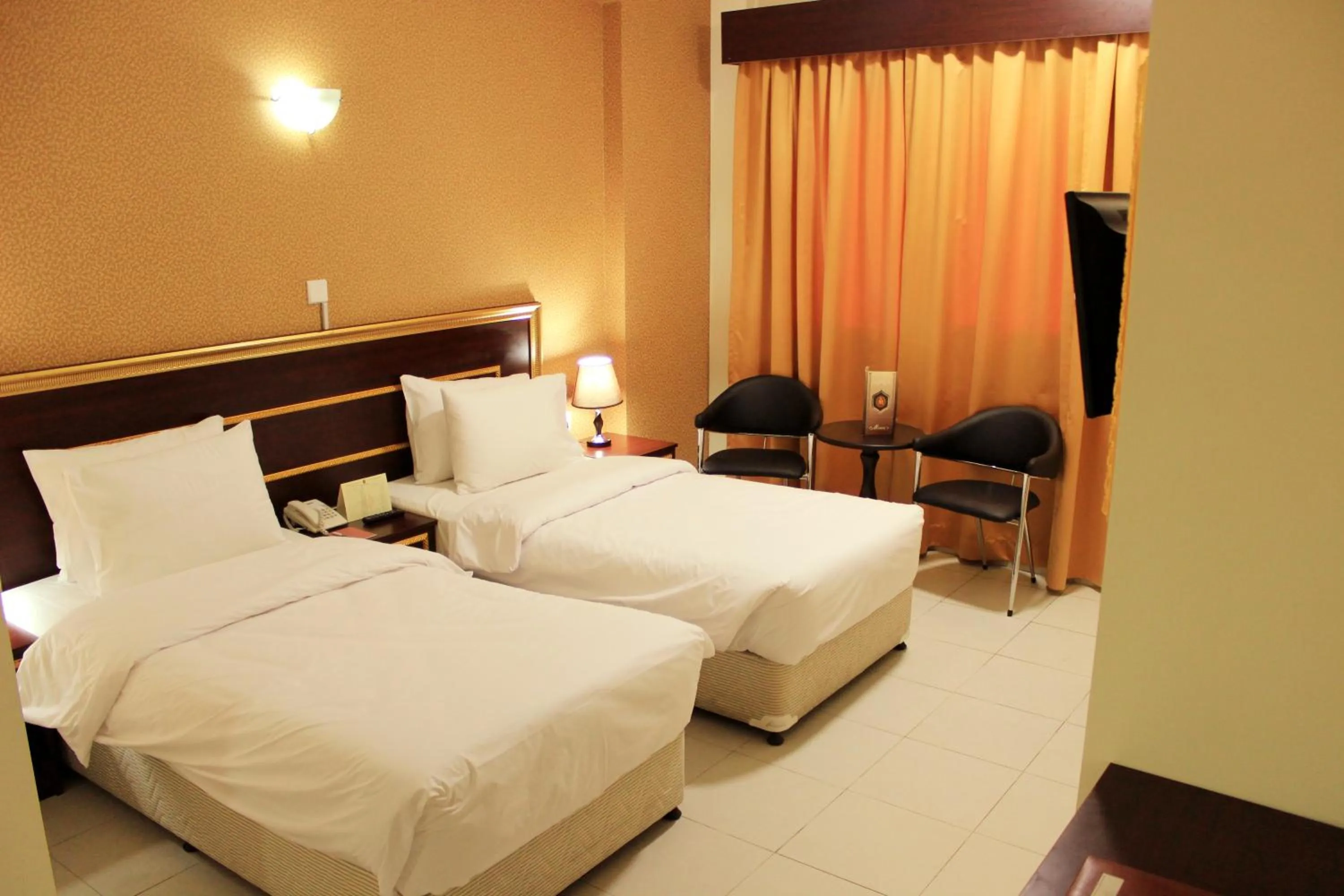 Bedroom, Bed in Montreal Naif Hotel