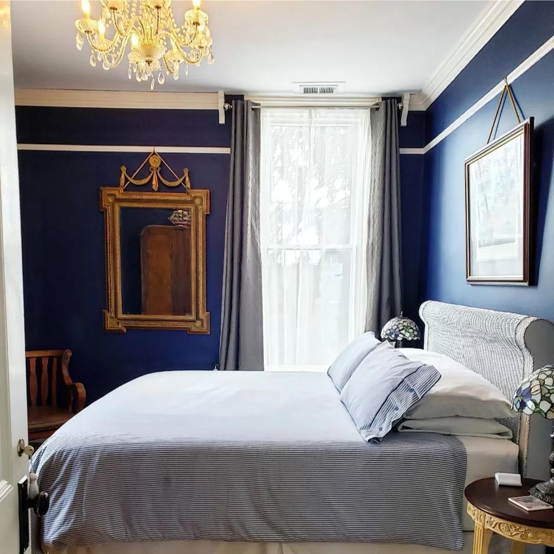 Bed in South Court Inn