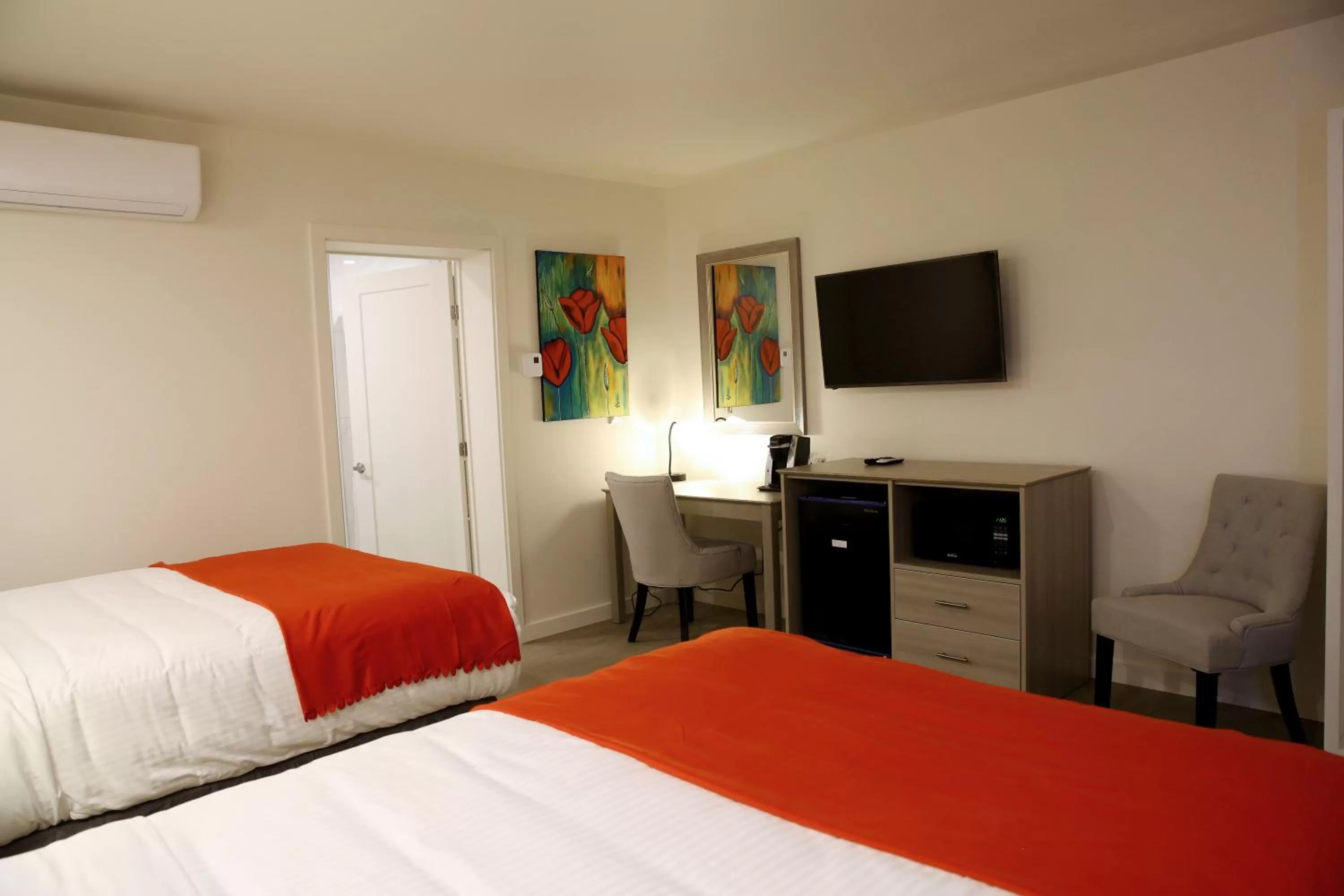 Bedroom, Bed in Auberge du Grand Lac