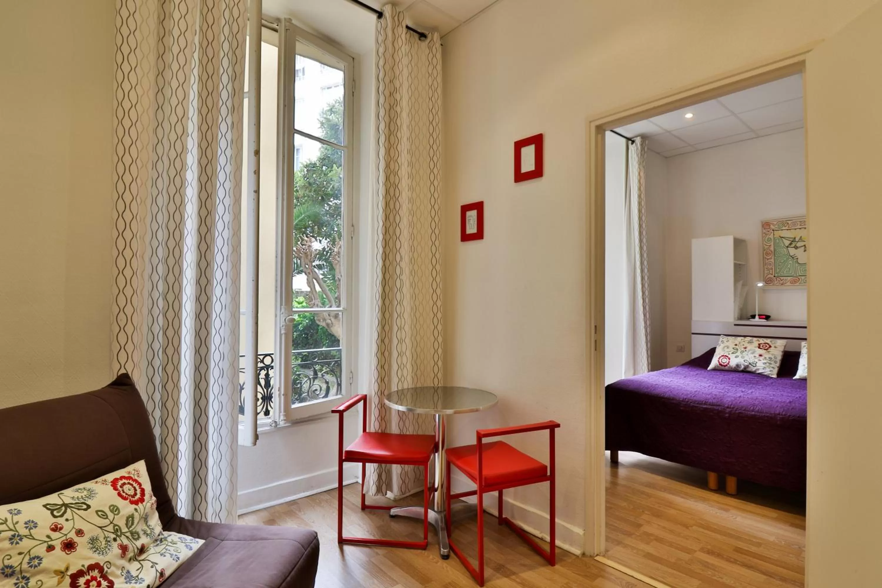 Photo of the whole room, Bed in Hotel Victor Hugo Nice