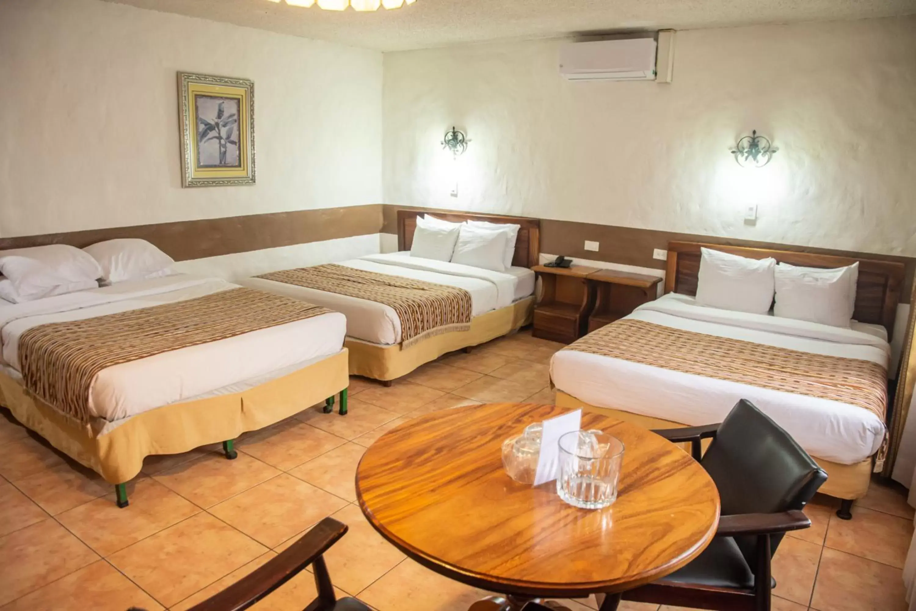 Standard Triple Room in Hotel Aeropuerto Standard Triple Room in Hotel Aeropuerto