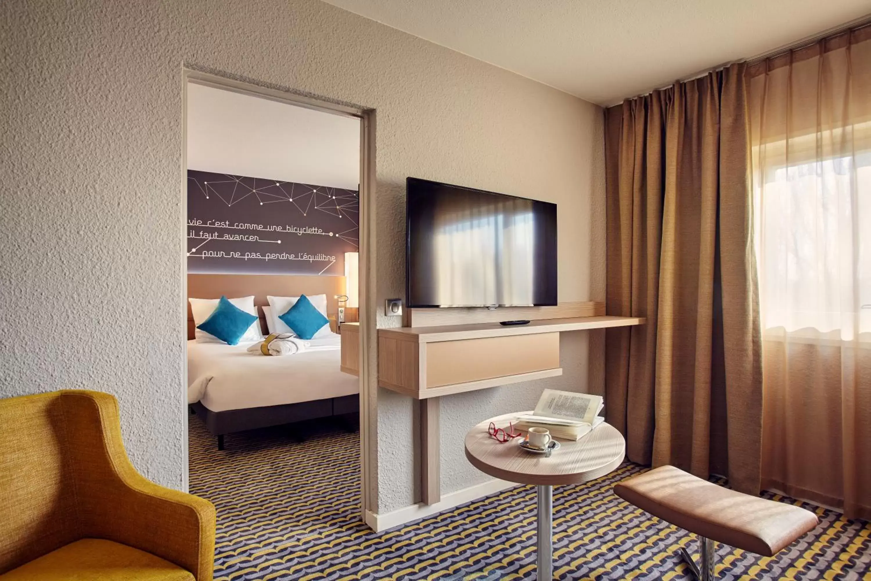 Junior Suite with One Double Bed and One Sofabed in Mercure Paris Sud Les Ulis-Courtaboeuf Junior Suite with One Double Bed and One Sofabed in Mercure Paris Sud Les Ulis-Courtaboeuf