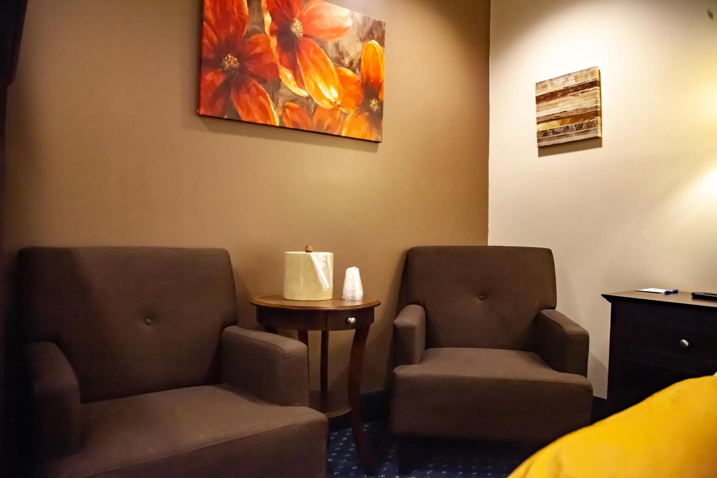 Seating area in Asbury Inn & Suites