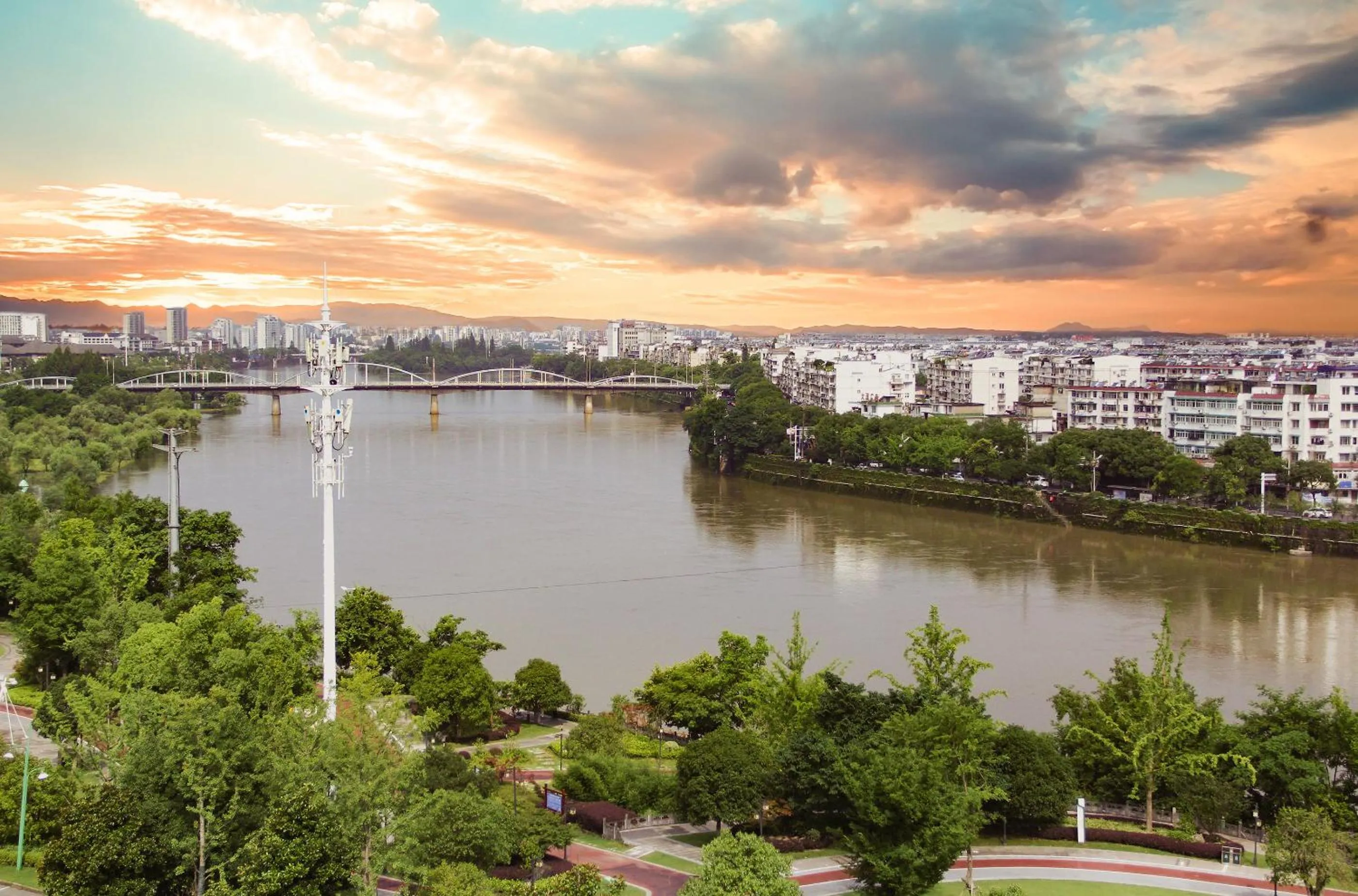 Property building in Crowne Plaza Huangshan Yucheng by IHG