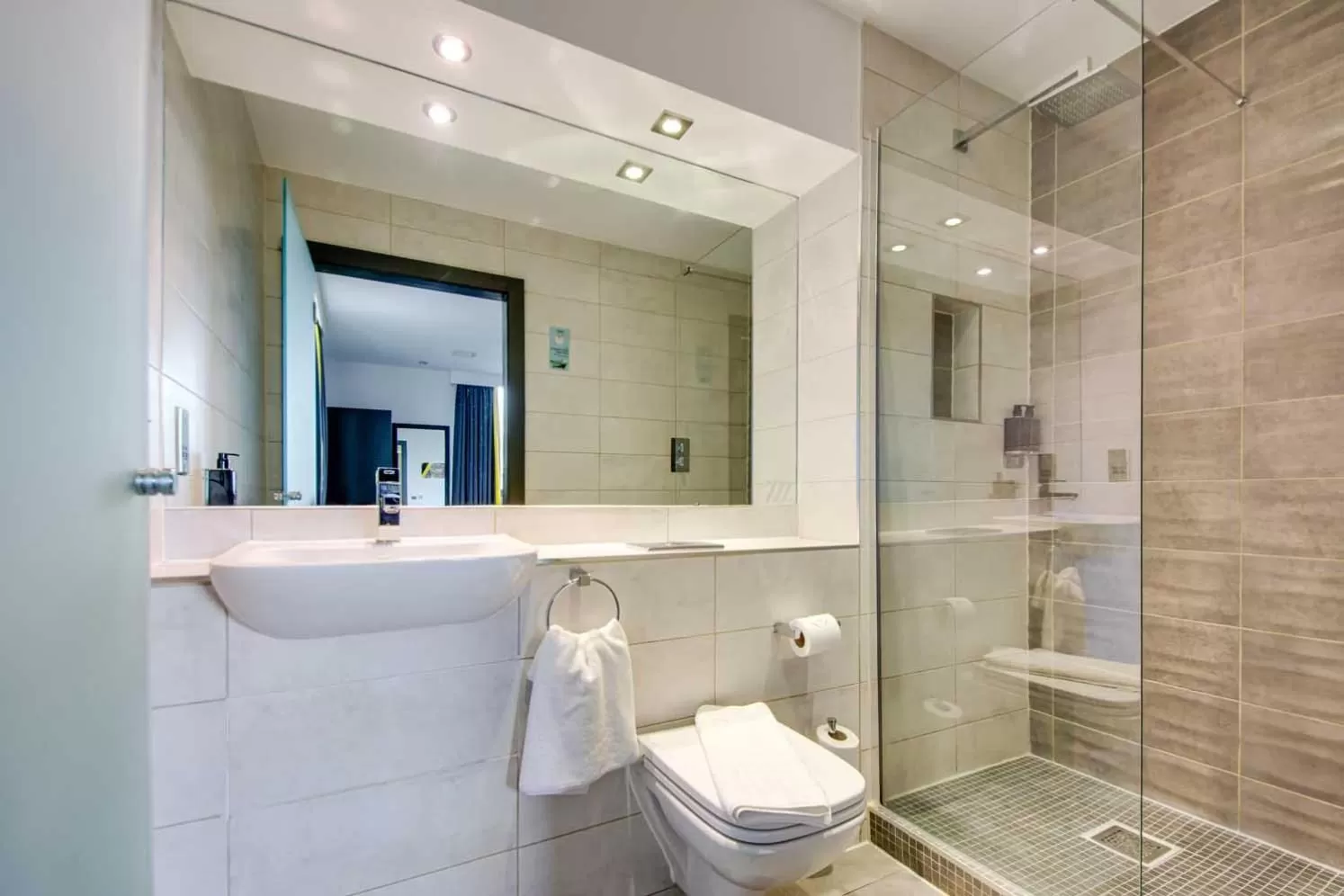 Bathroom in Roomzzz Chester City