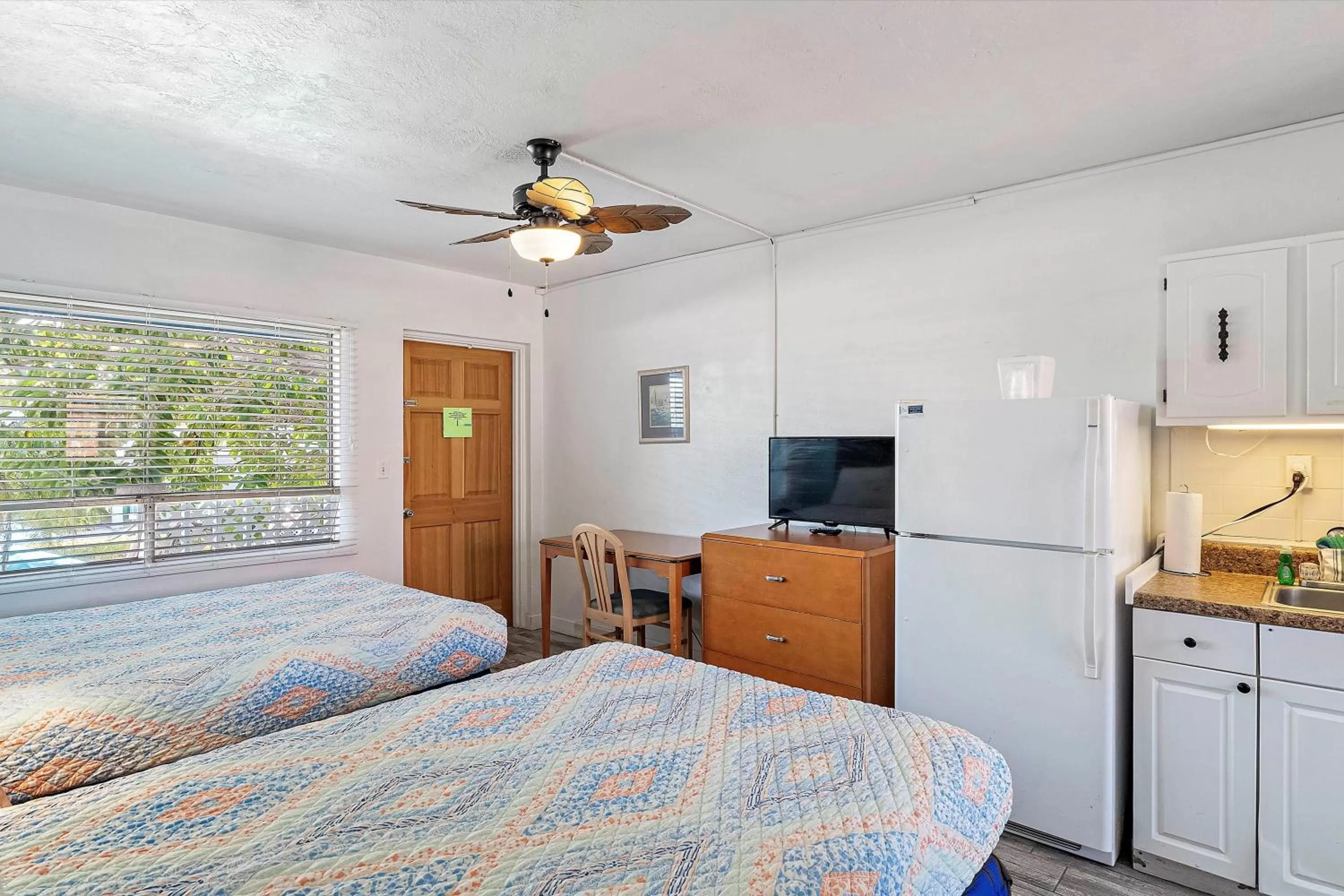 Bed in Malibu Resort Motel