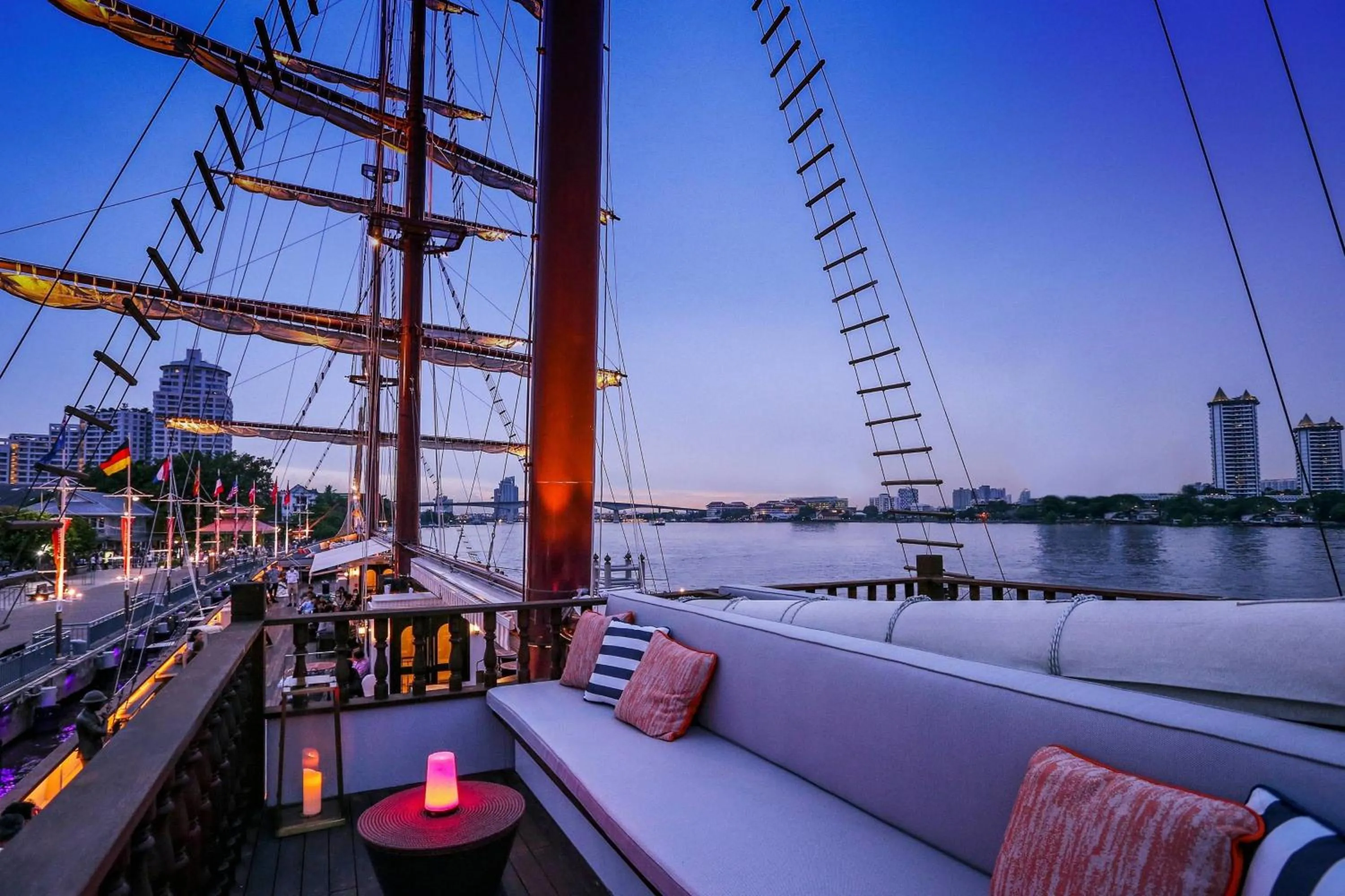 Restaurant/places to eat in Bangkok Marriott Marquis Queens Park