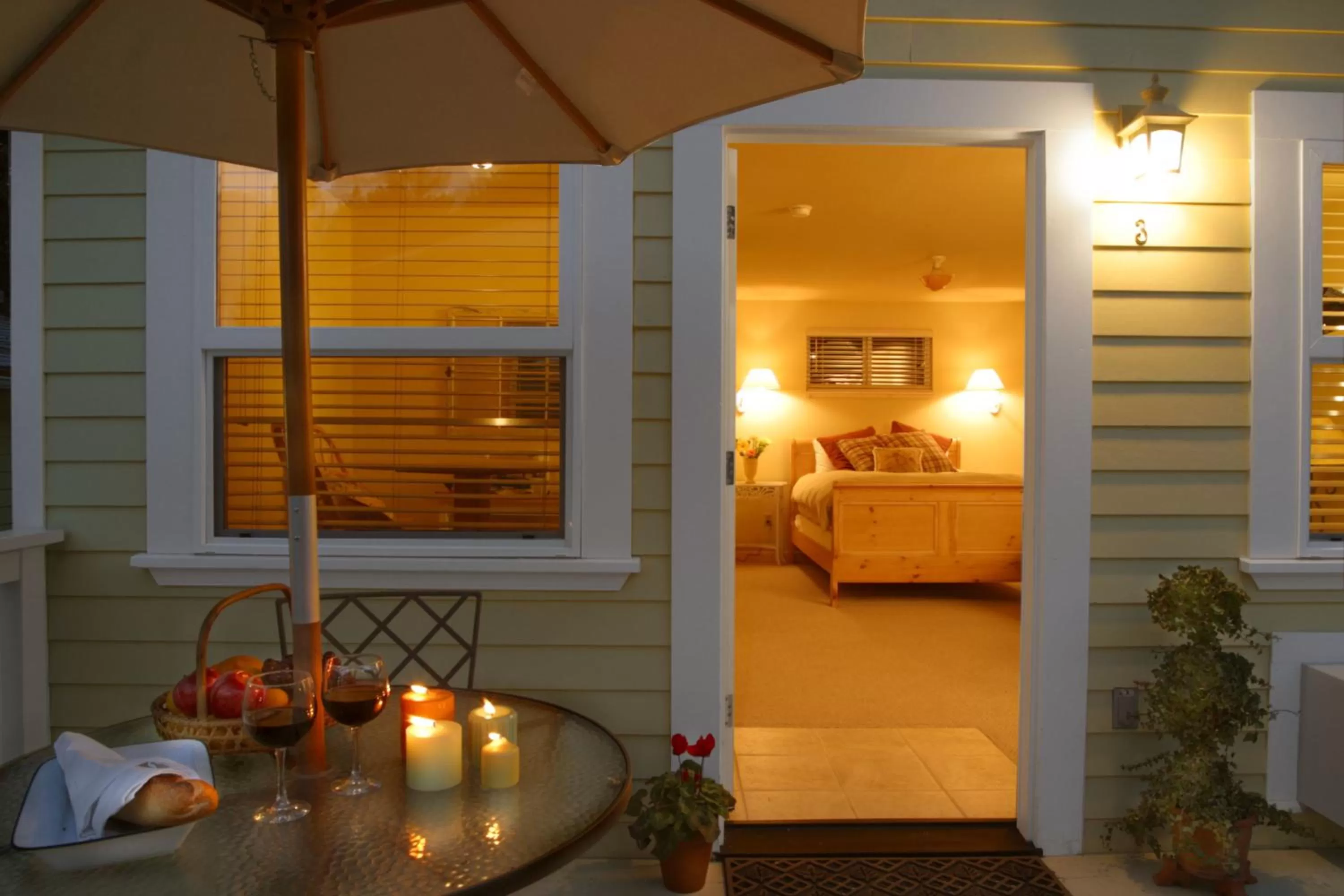 Balcony/Terrace, Bed in Aurora Park Cottages