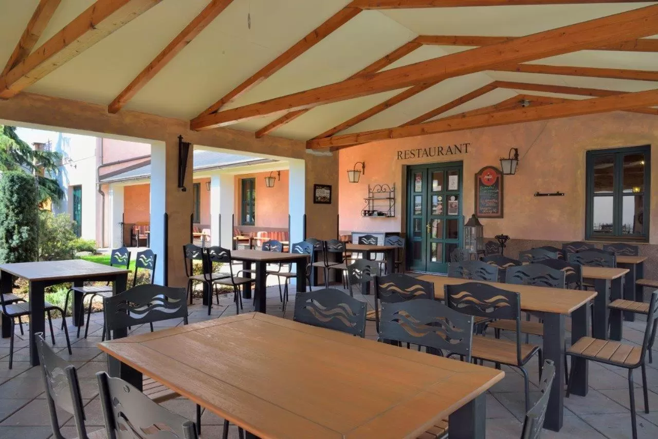 Restaurant/Places to Eat in Hotel and restaurant Via Ironia