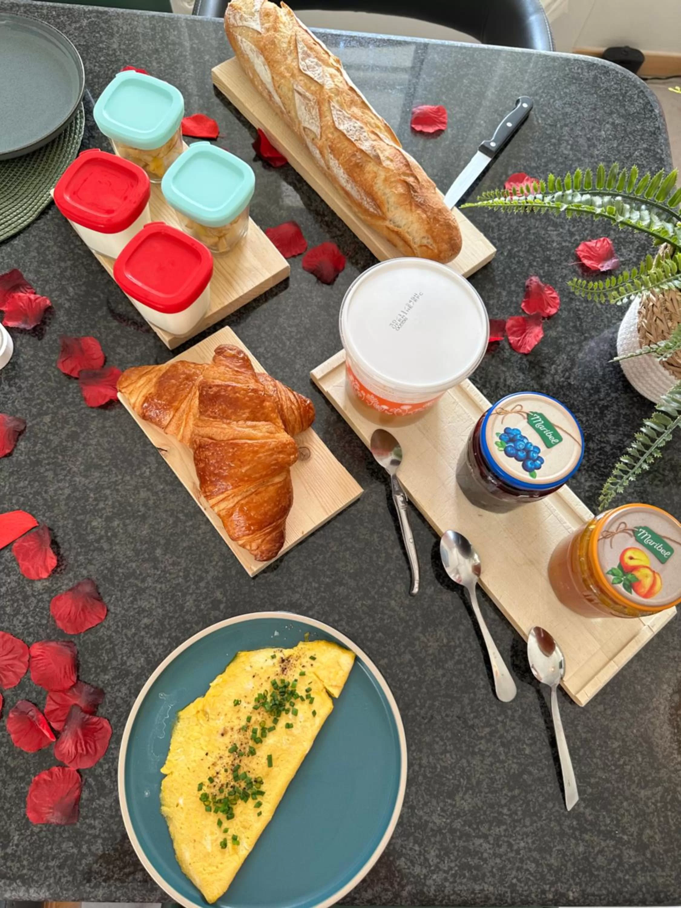 Breakfast in La Villa d'Hélène 2 - Chambres d'hôtes BnB et Appartements - Cluses