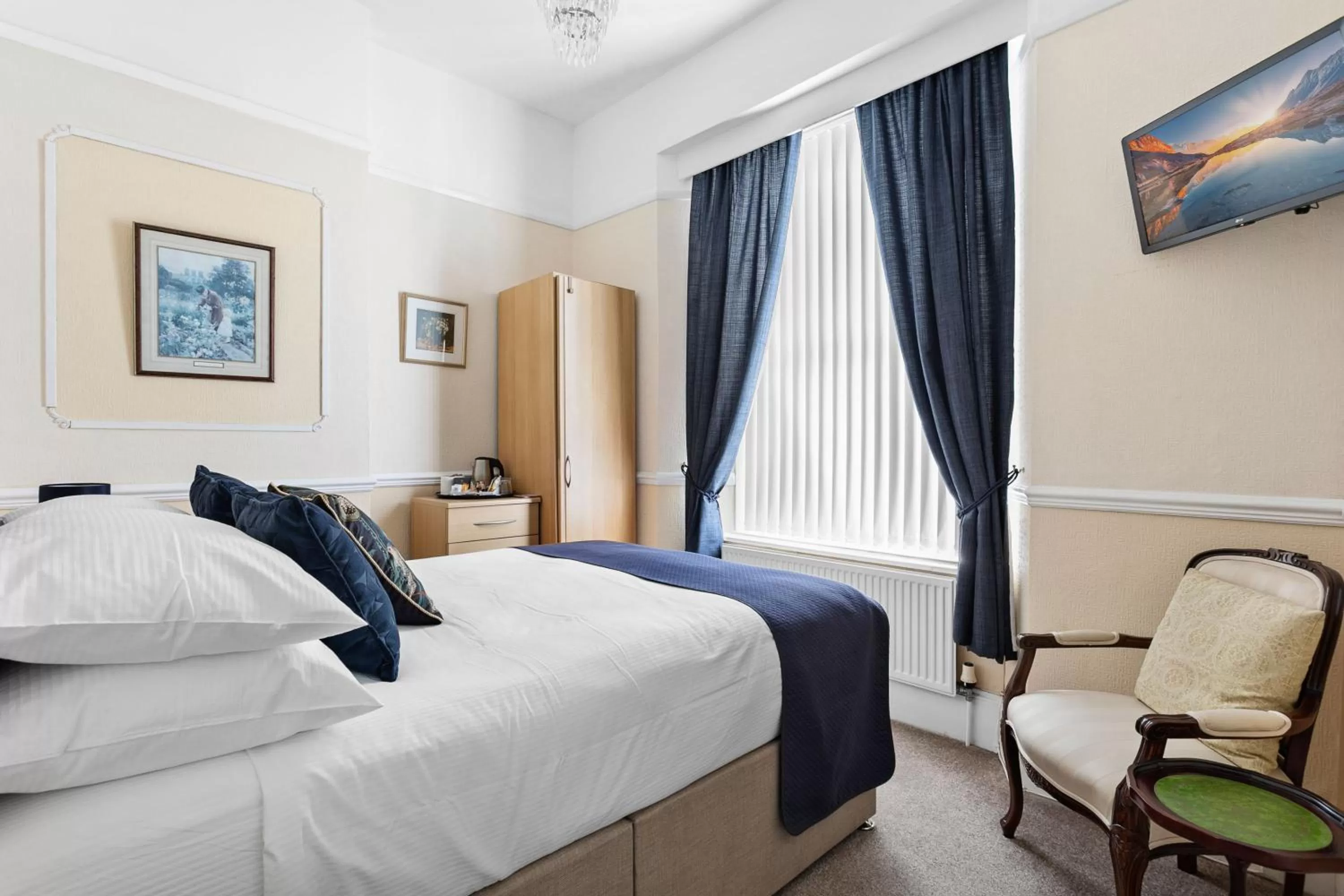 Photo of the whole room, Bed in Melba House