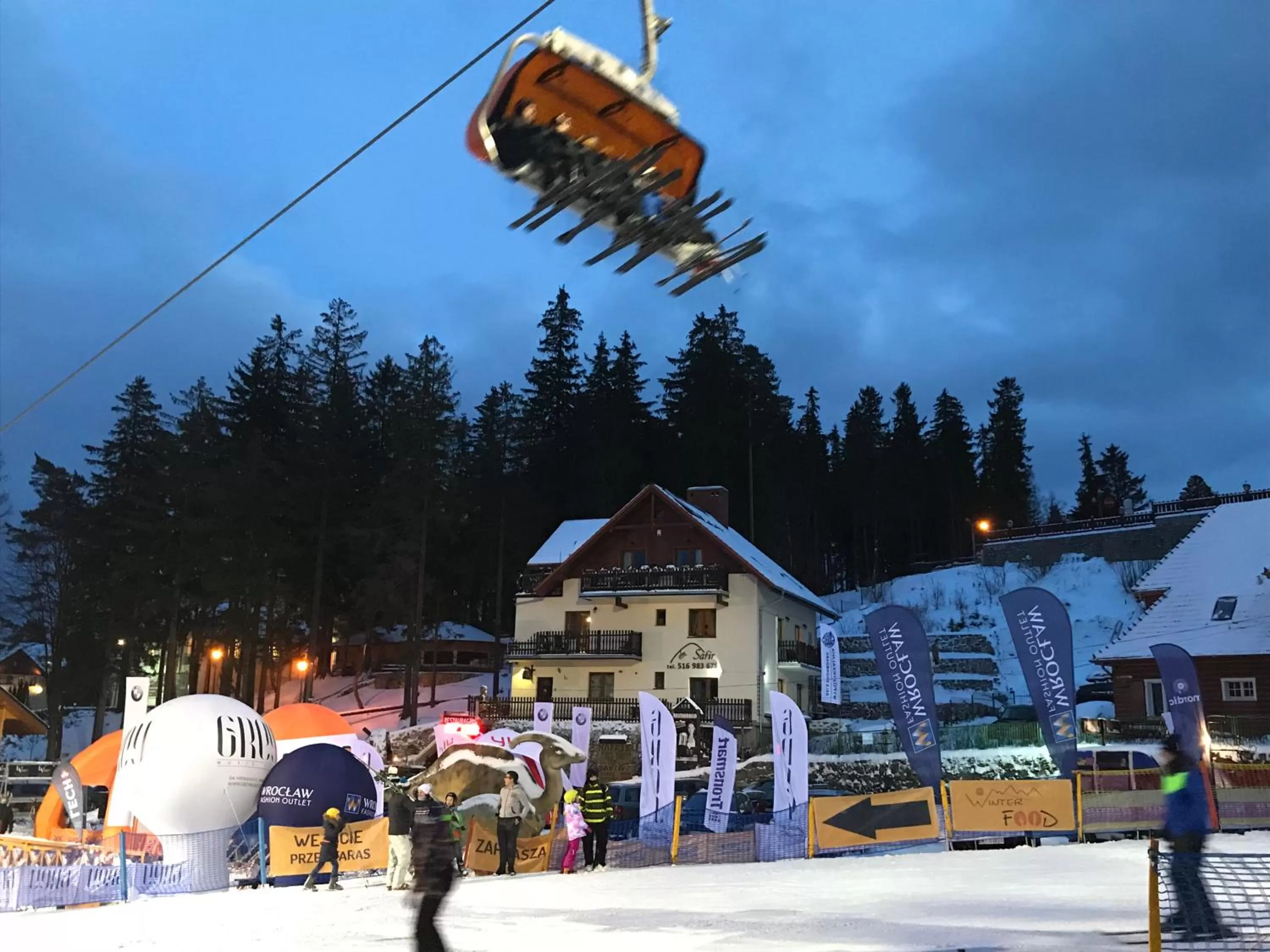 Property building, Winter in Safir przy samym WYCIĄGU