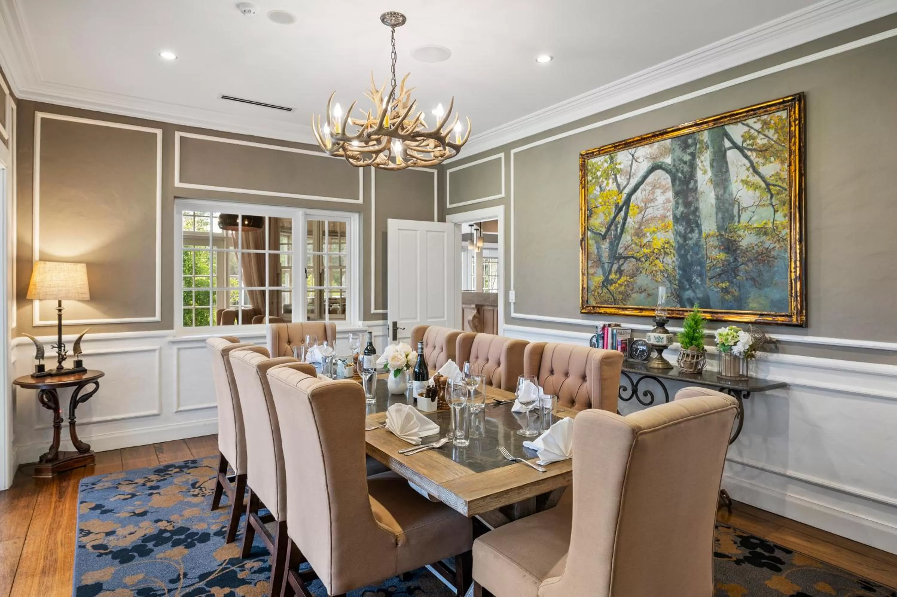 Dining area in Parklands Country Gardens & Lodges Blue Mountains