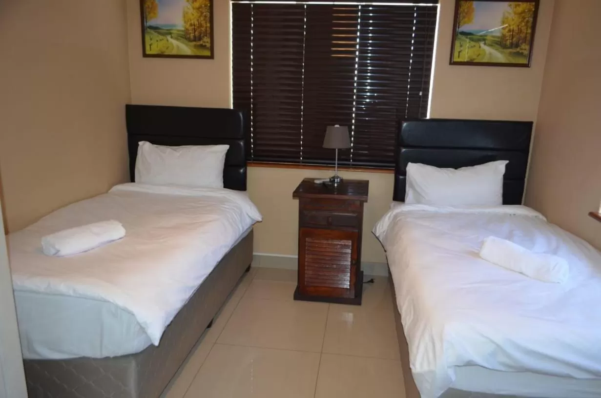 Triple Room with Bath in ST@Y-1-BnB