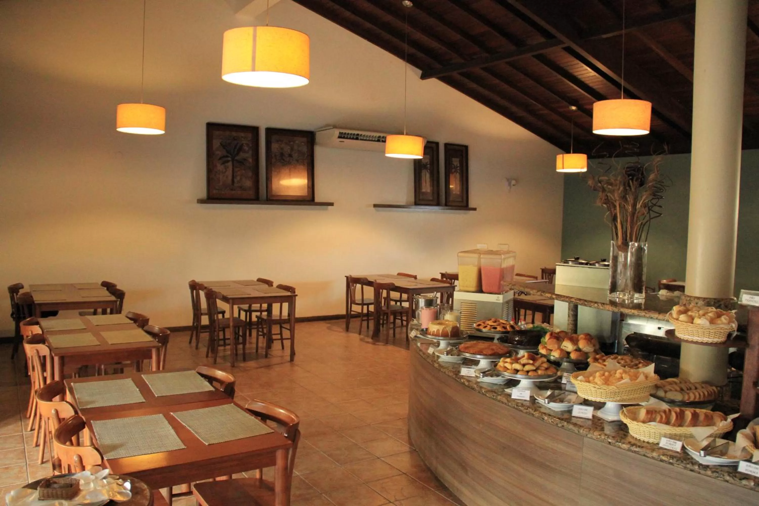 Restaurant/places to eat in Sarana Praia Hotel