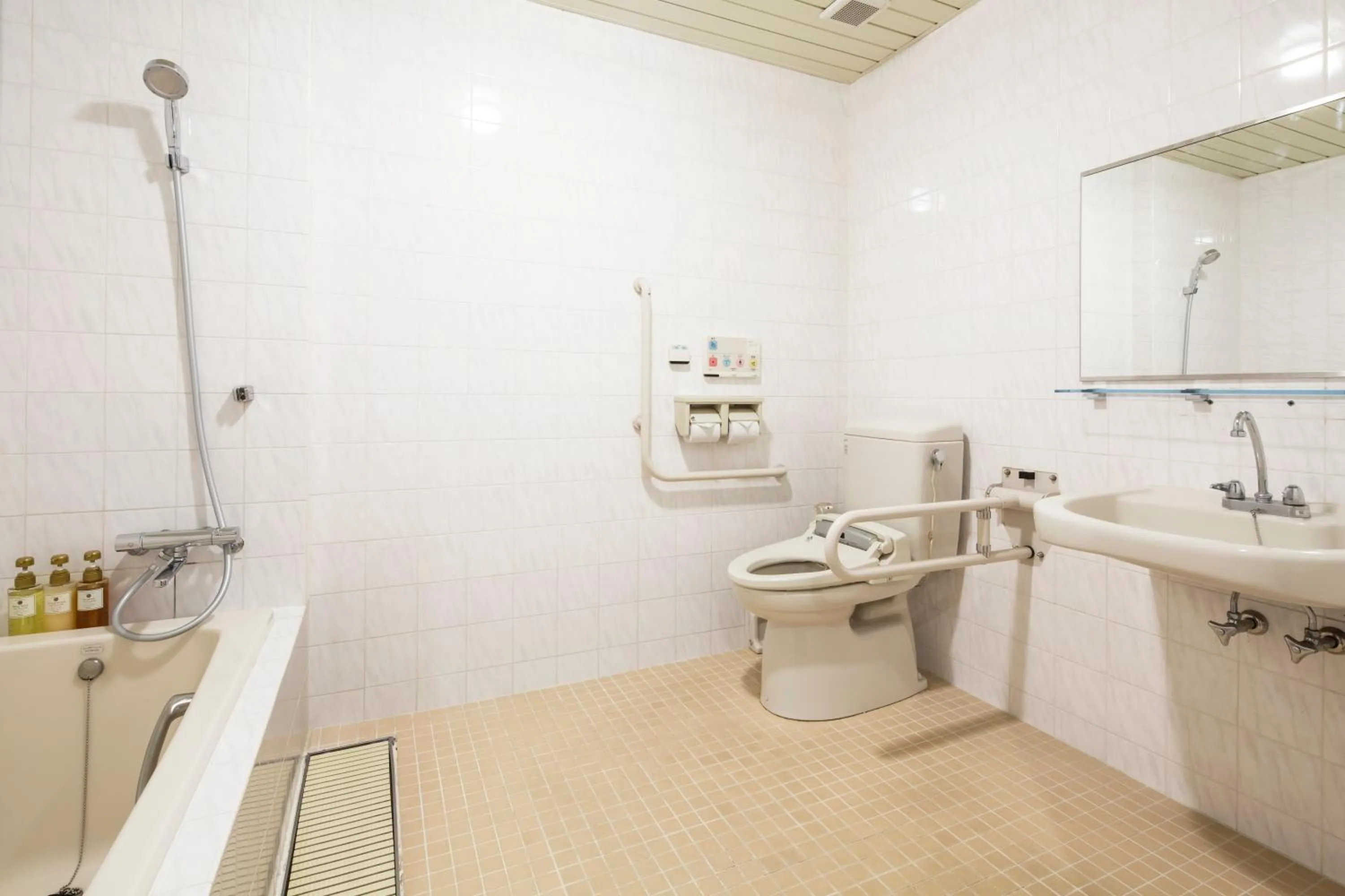 Shower in HOTEL MYSTAYS Kanda