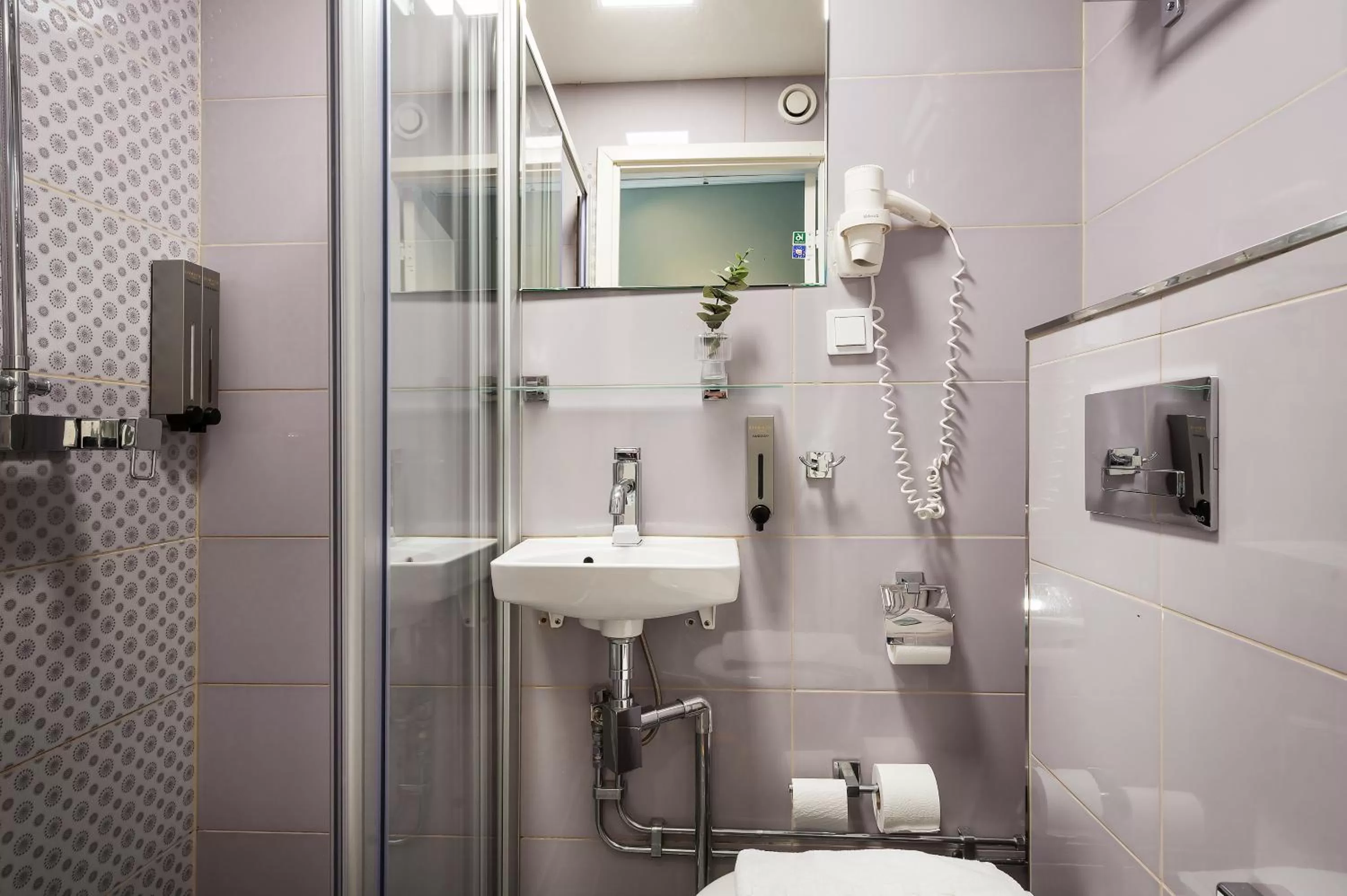 Shower in Hotel Point