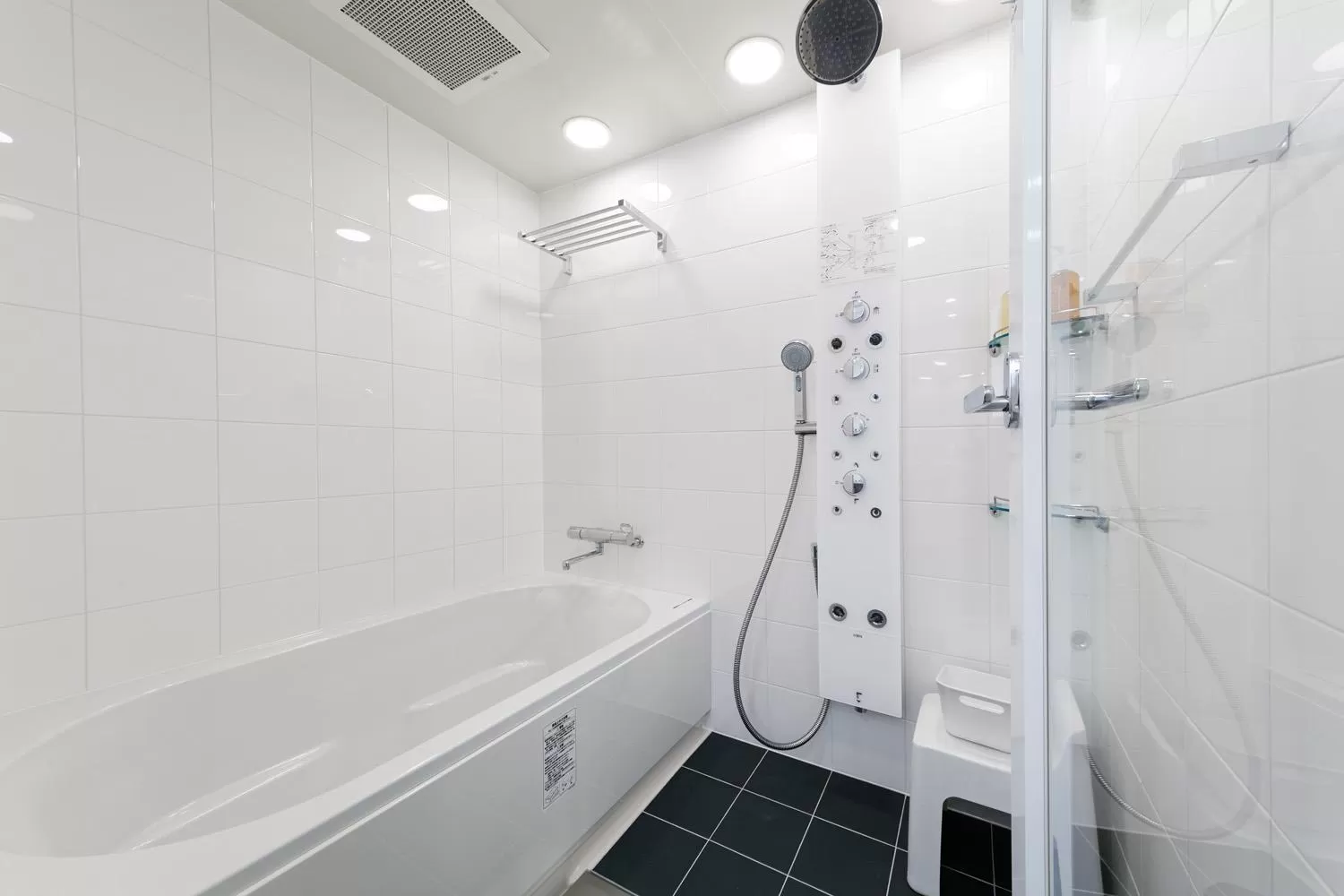 Shower in HOTEL FORZA HAKATAEKI CHIKUSHI-GUCHI Ⅰ