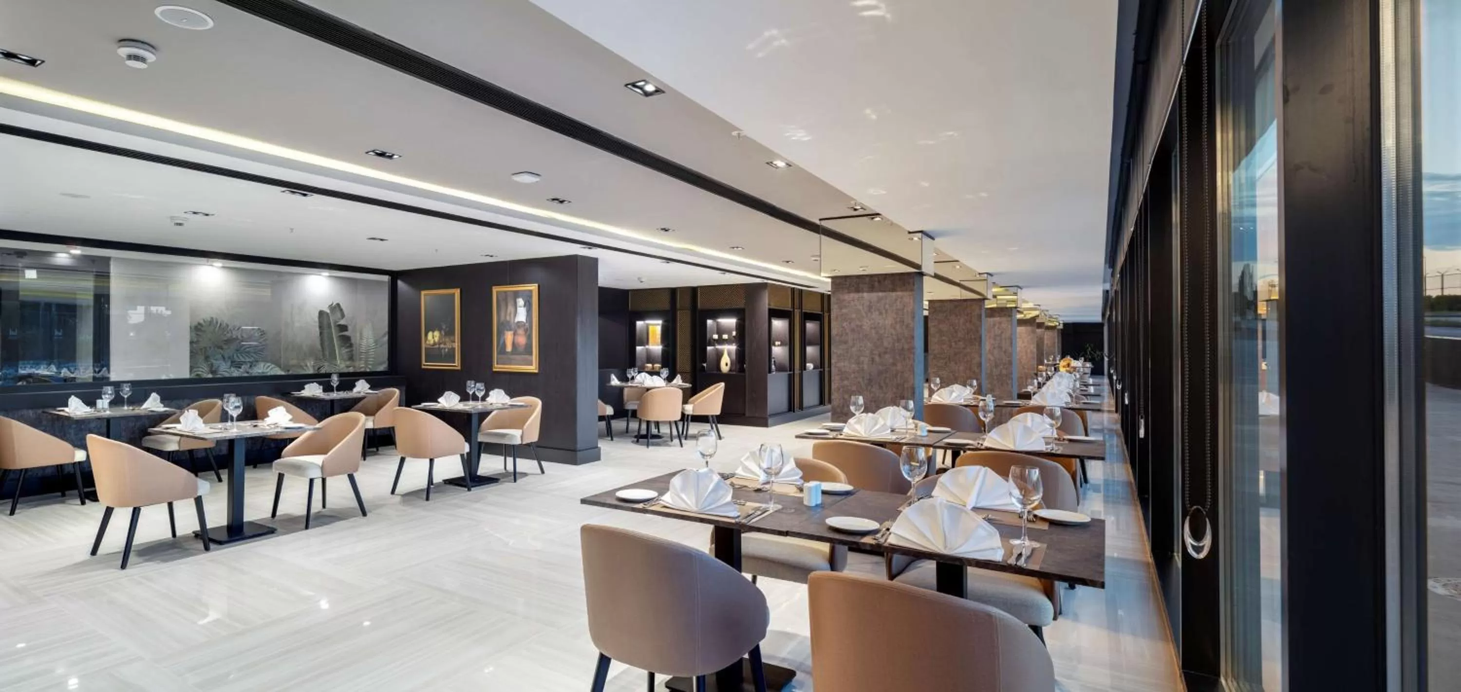 Restaurant/places to eat in Radisson Hotel Izmir Aliaga