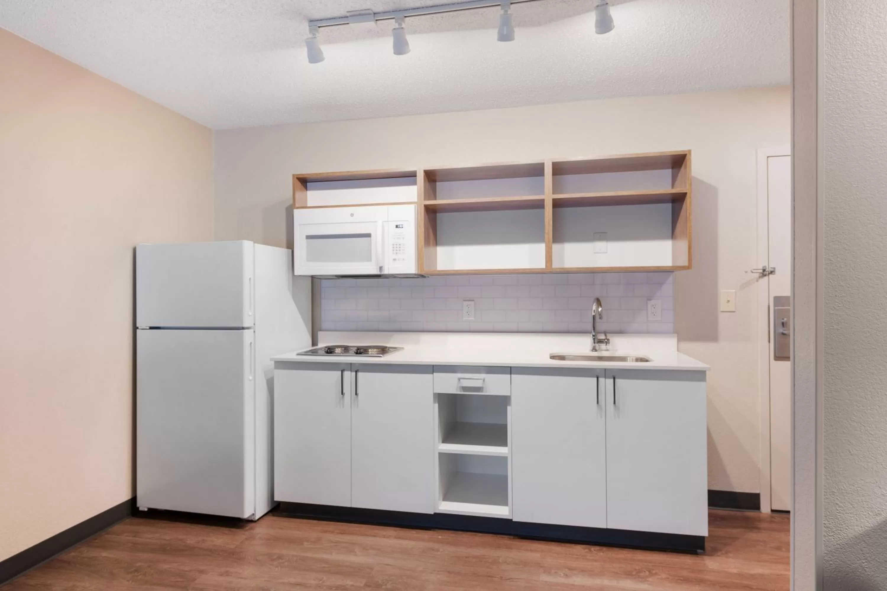 Kitchen or kitchenette in Extended Stay America Premier Suites - Fort Lauderdale - Deerfield Beach